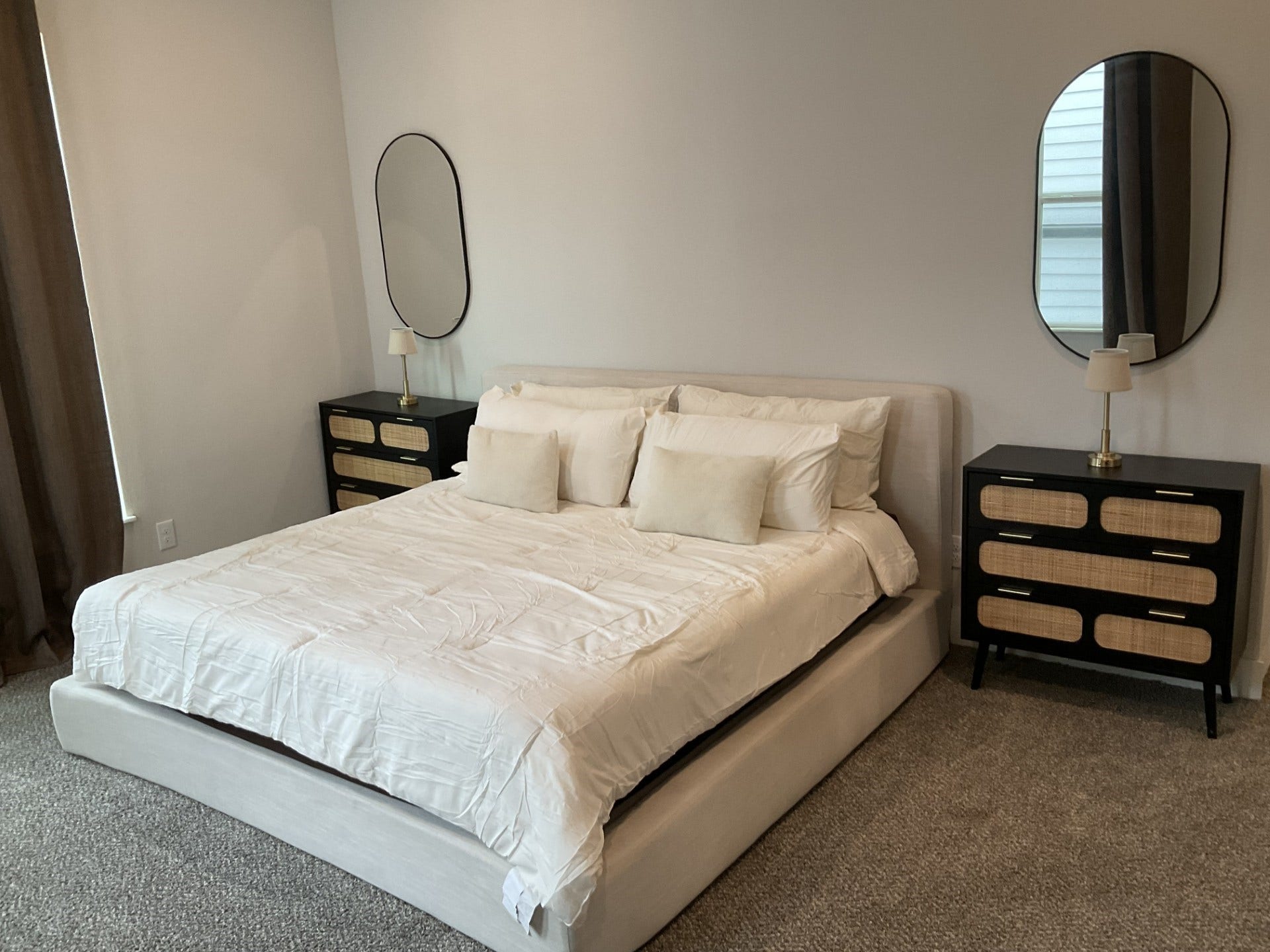 4214 Spencer Street, Houston, TX 77007 master bedroom with lots of space for big furniture.