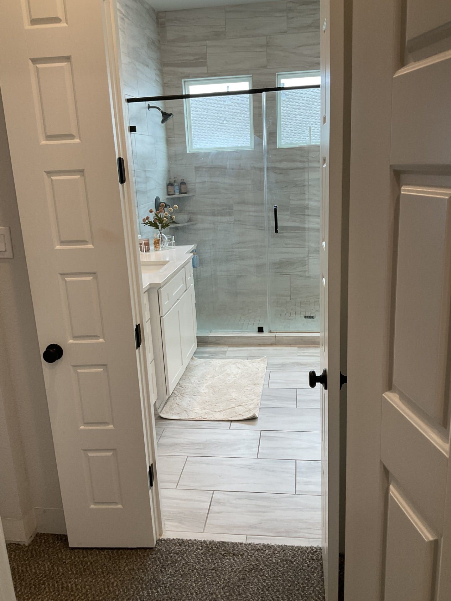 4214 Spencer Street, Houston, TX 77007 View into the master bath