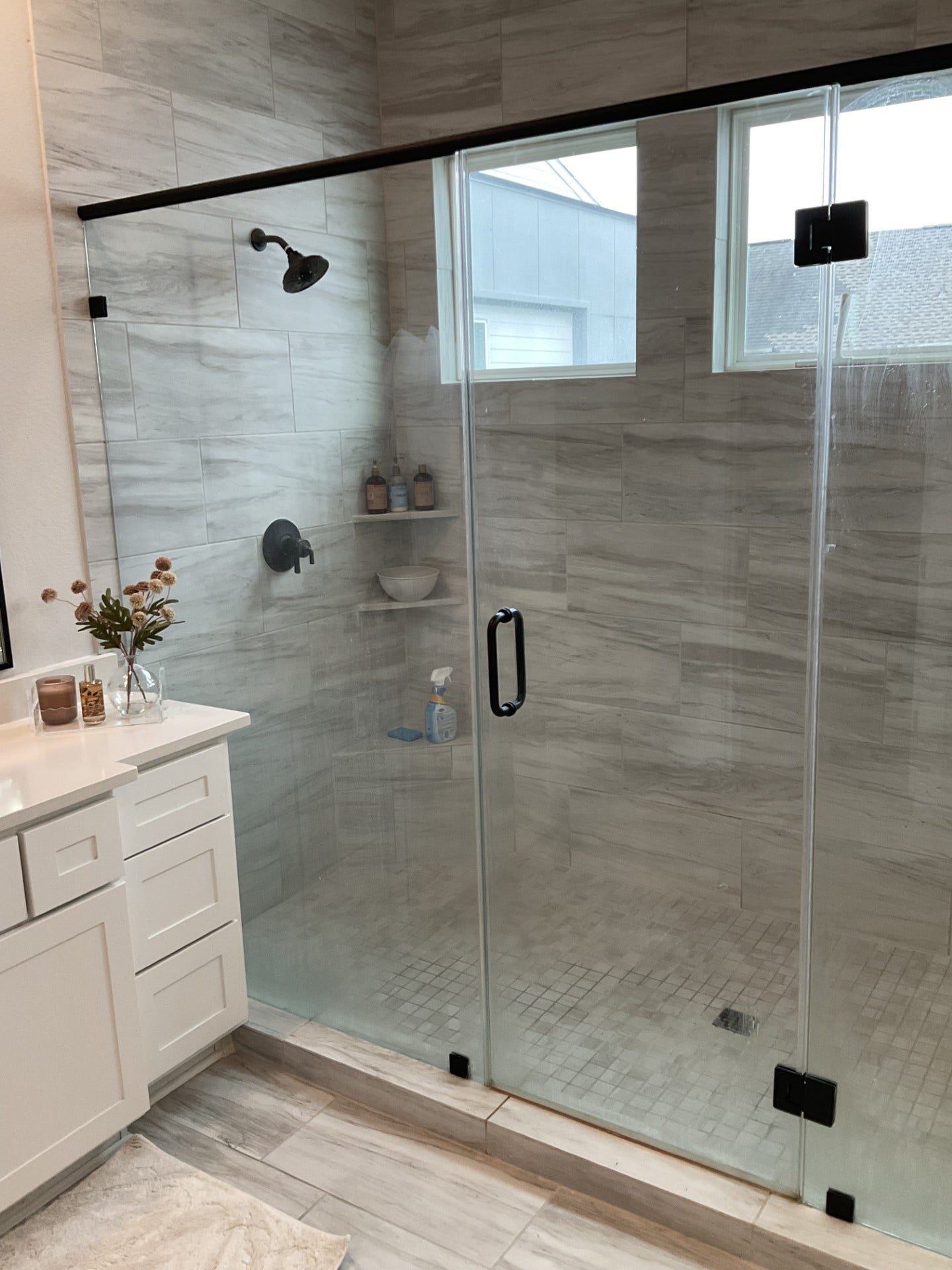 4214 Spencer Street, Houston, TX 77007 A dual head showerwith lots of light.