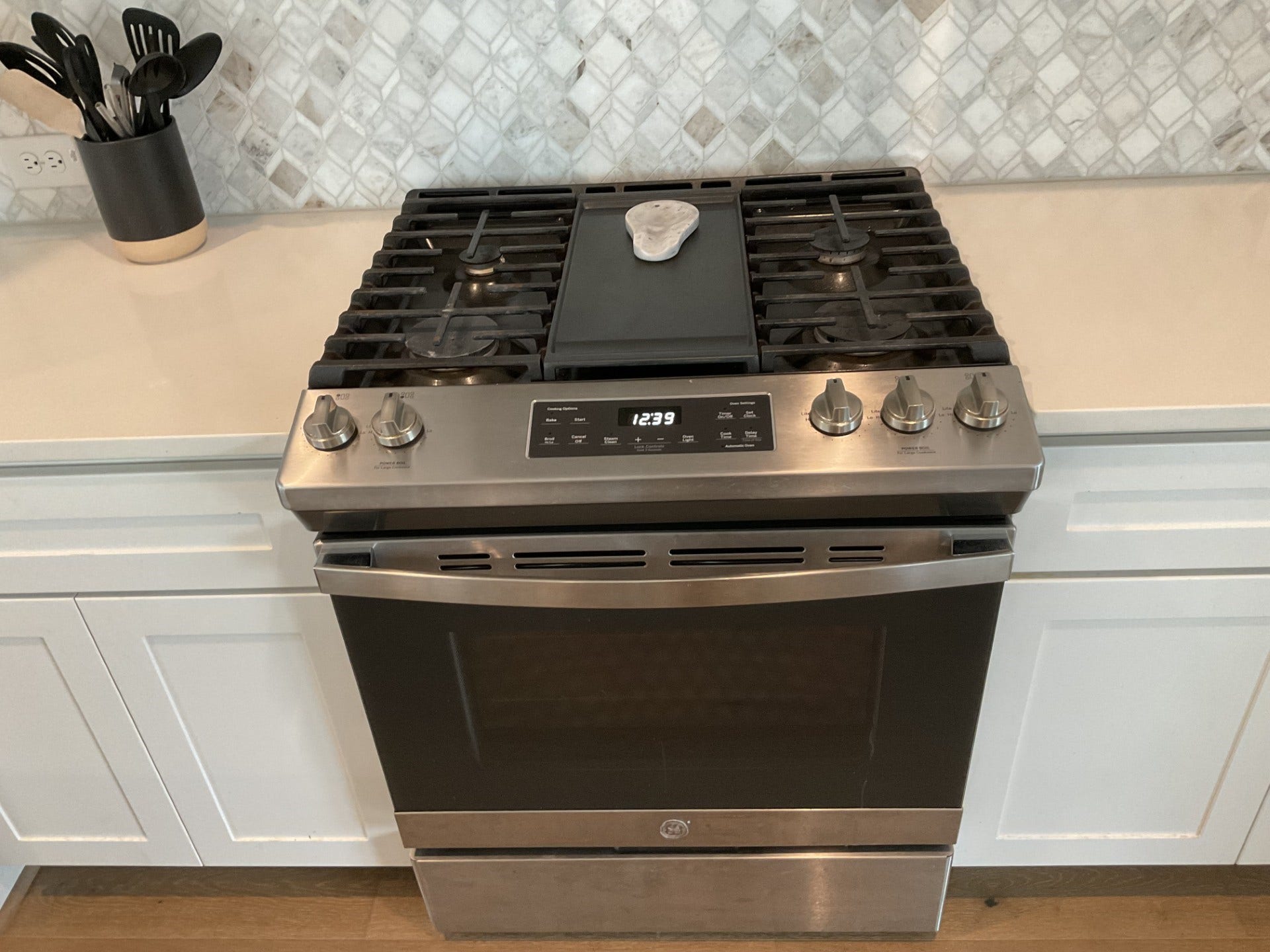 4214 Spencer Street, Houston, TX 77007 Gas range with a griddle cooktop. 5 burners.