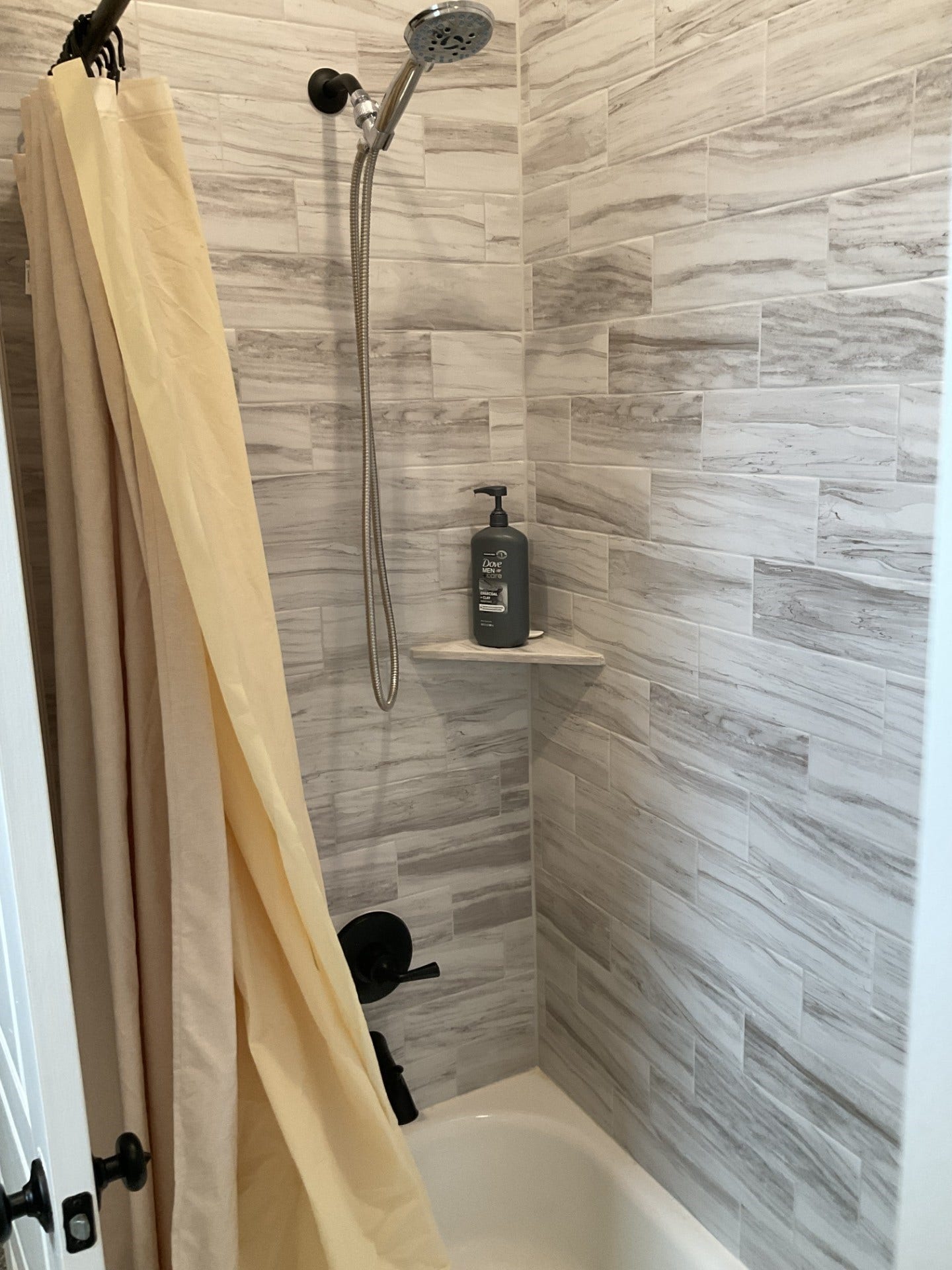 4214 Spencer Street, Houston, TX 77007 2nd bedroom bath with shower/tub combo
