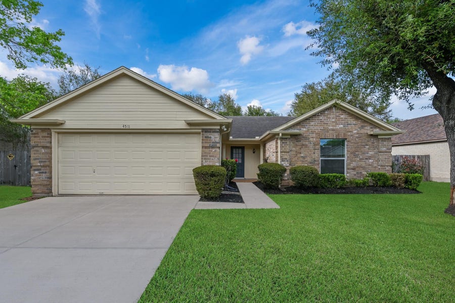 Property photo for 4511 Alamo Avenue, Sugar Land, TX