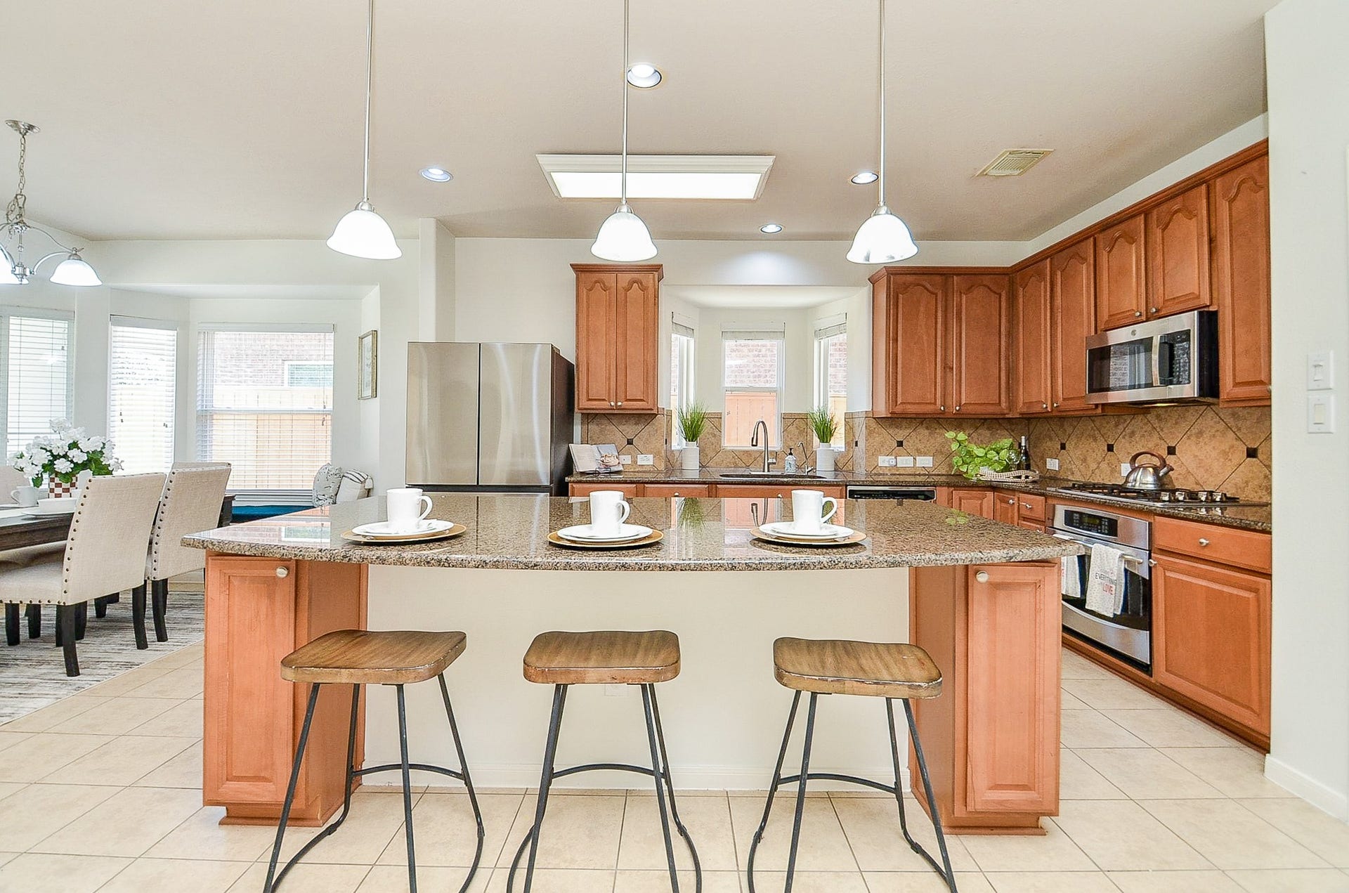 723 Overdell Drive, Sugar Land, TX 77479 723 Overdell Drive, Sugar Land, TX 77479