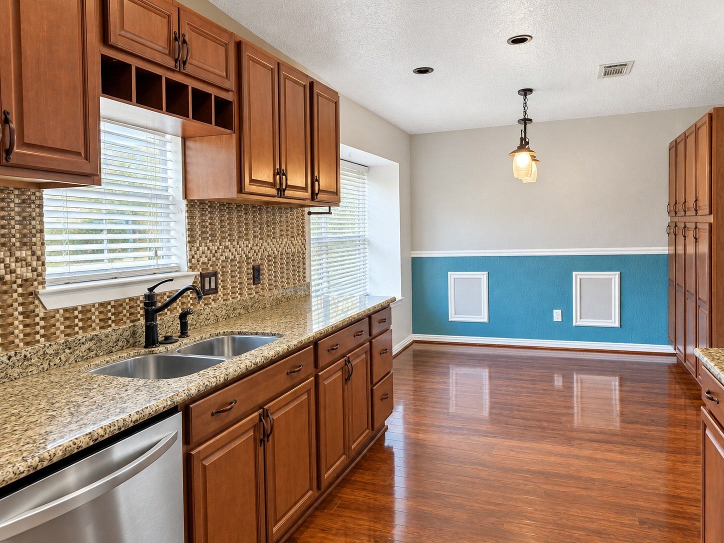 7407 Woodnettle Lane, Houston, TX 77086 Kitchen/Breakfast combo