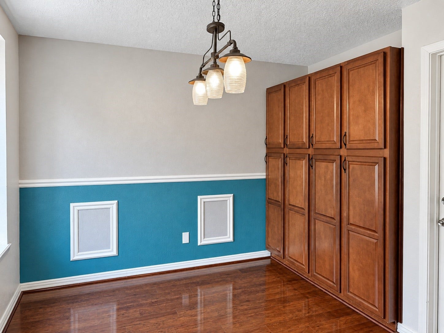 7407 Woodnettle Lane, Houston, TX 77086 Large pantry area in the breakfast room