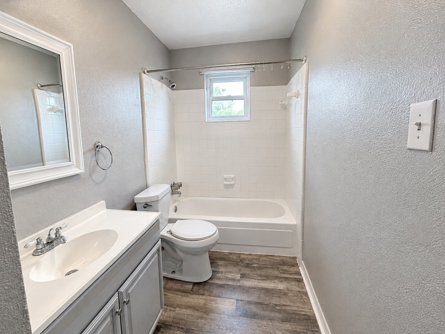 7407 Woodnettle Lane, Houston, TX 77086 Hall Bath