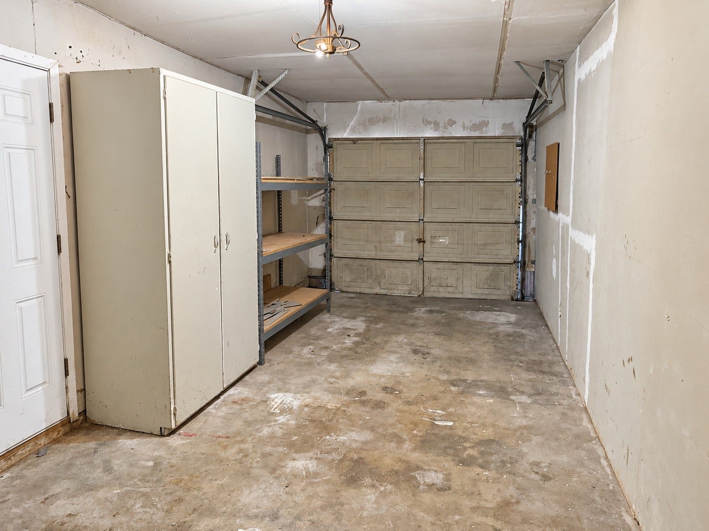 7407 Woodnettle Lane, Houston, TX 77086 One car garage