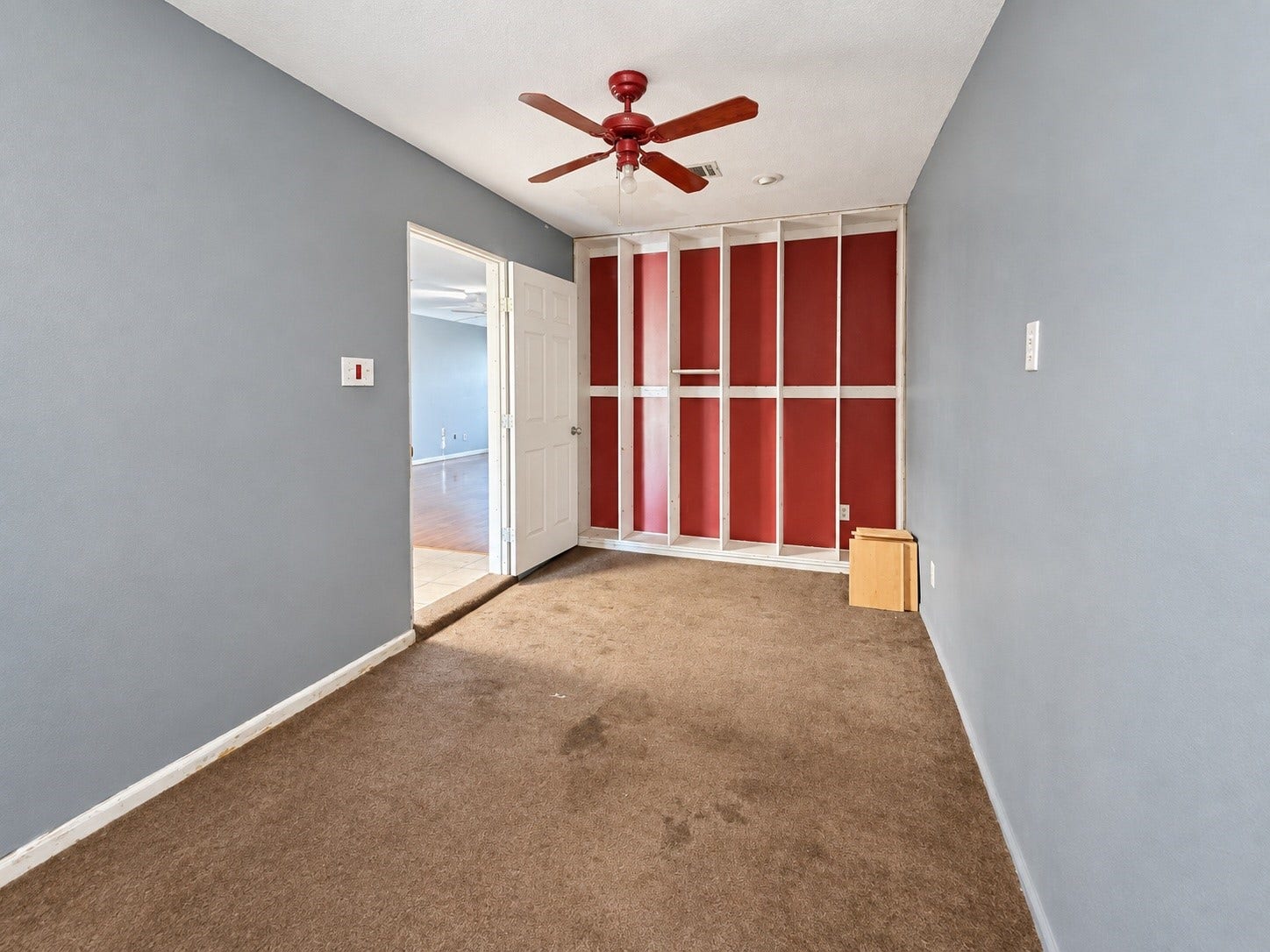 7407 Woodnettle Lane, Houston, TX 77086 Part of the garage is converted to this den area