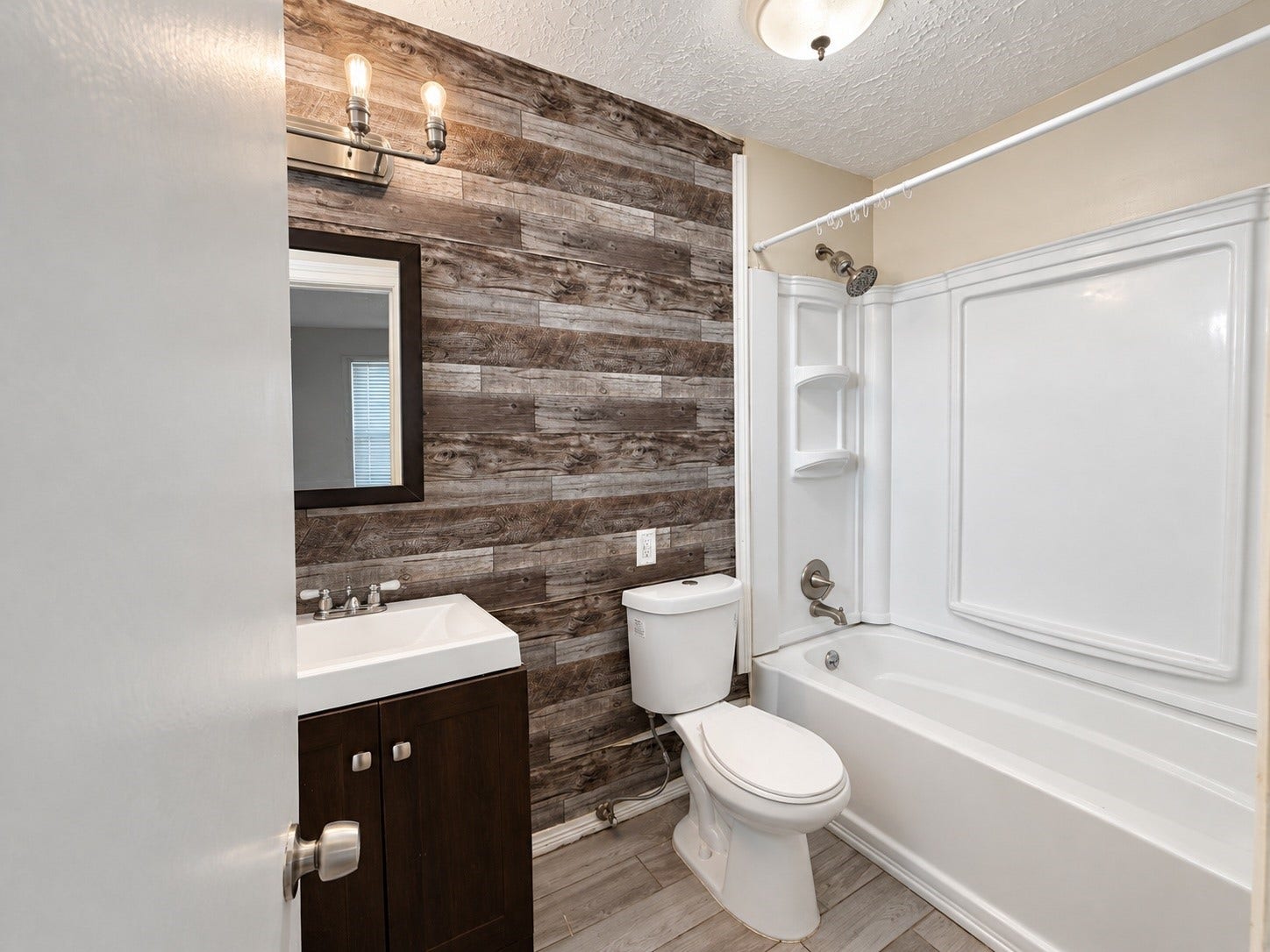 7407 Woodnettle Lane, Houston, TX 77086 Master bath
