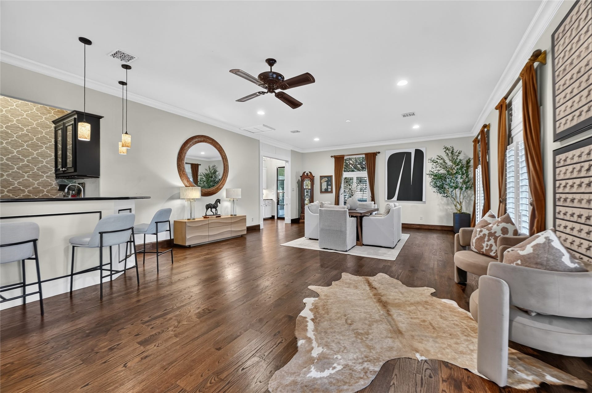 4510 River Forest Drive, Richmond, TX 77406 The formal dining is the perfect space for entertaining with family during the holidays! Complete with wet bar.
