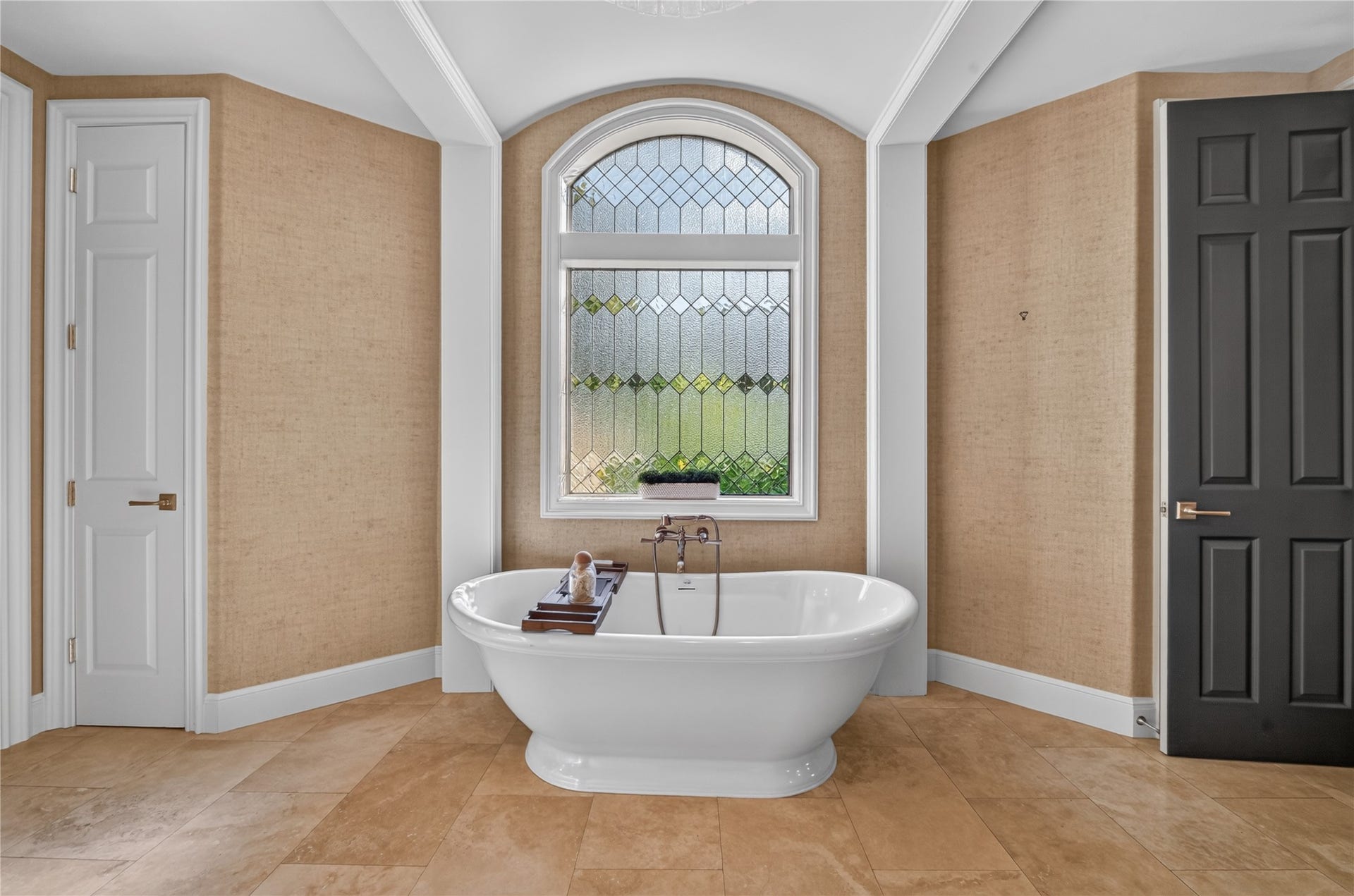 4510 River Forest Drive, Richmond, TX 77406 Simple yet sophisticated leaded glass window hangs above the soaking tub.