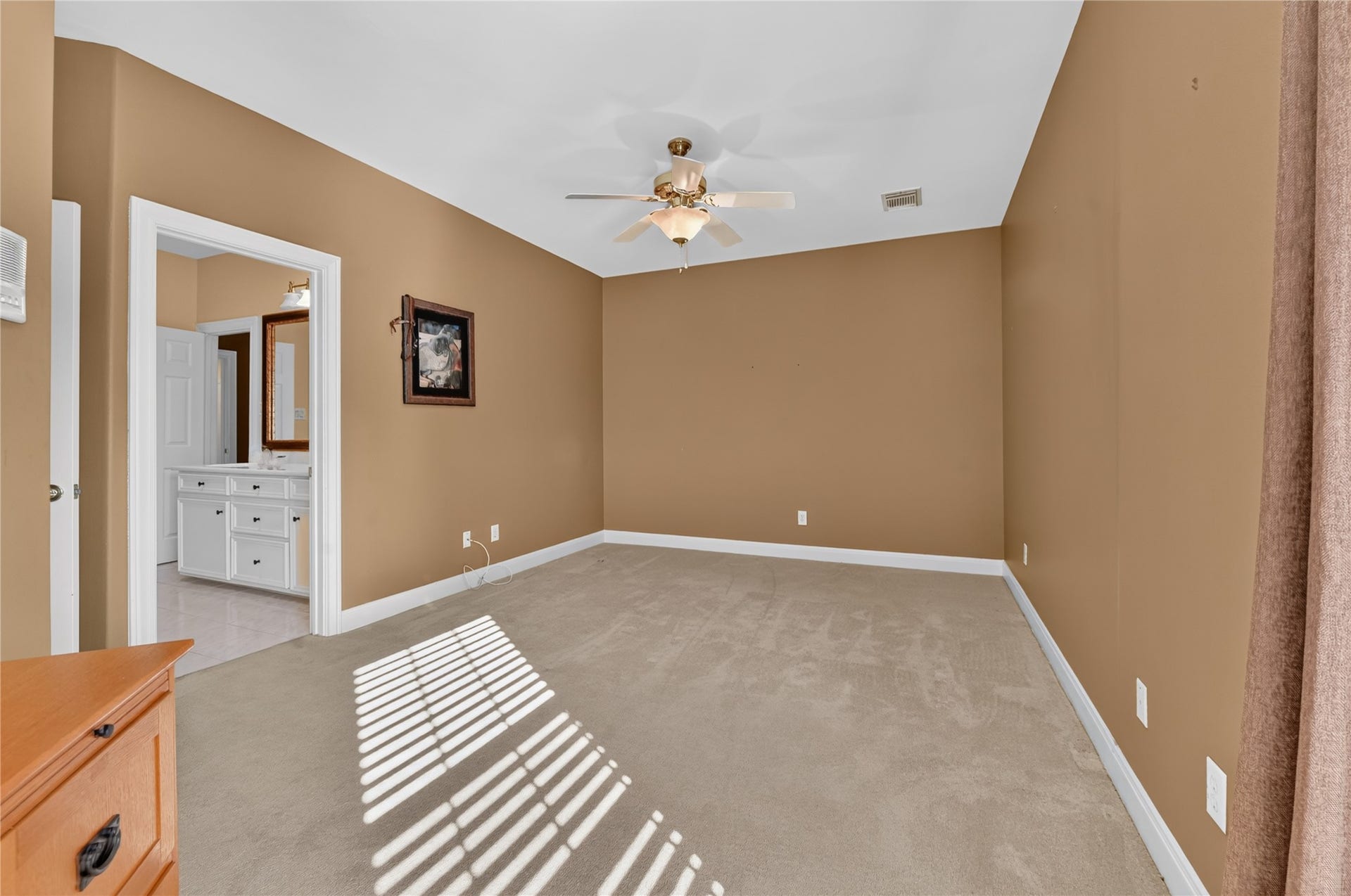 4510 River Forest Drive, Richmond, TX 77406 Bedroom 3 (located upstairs) shares Jack and Jill Bathroom with Bedroom 2.