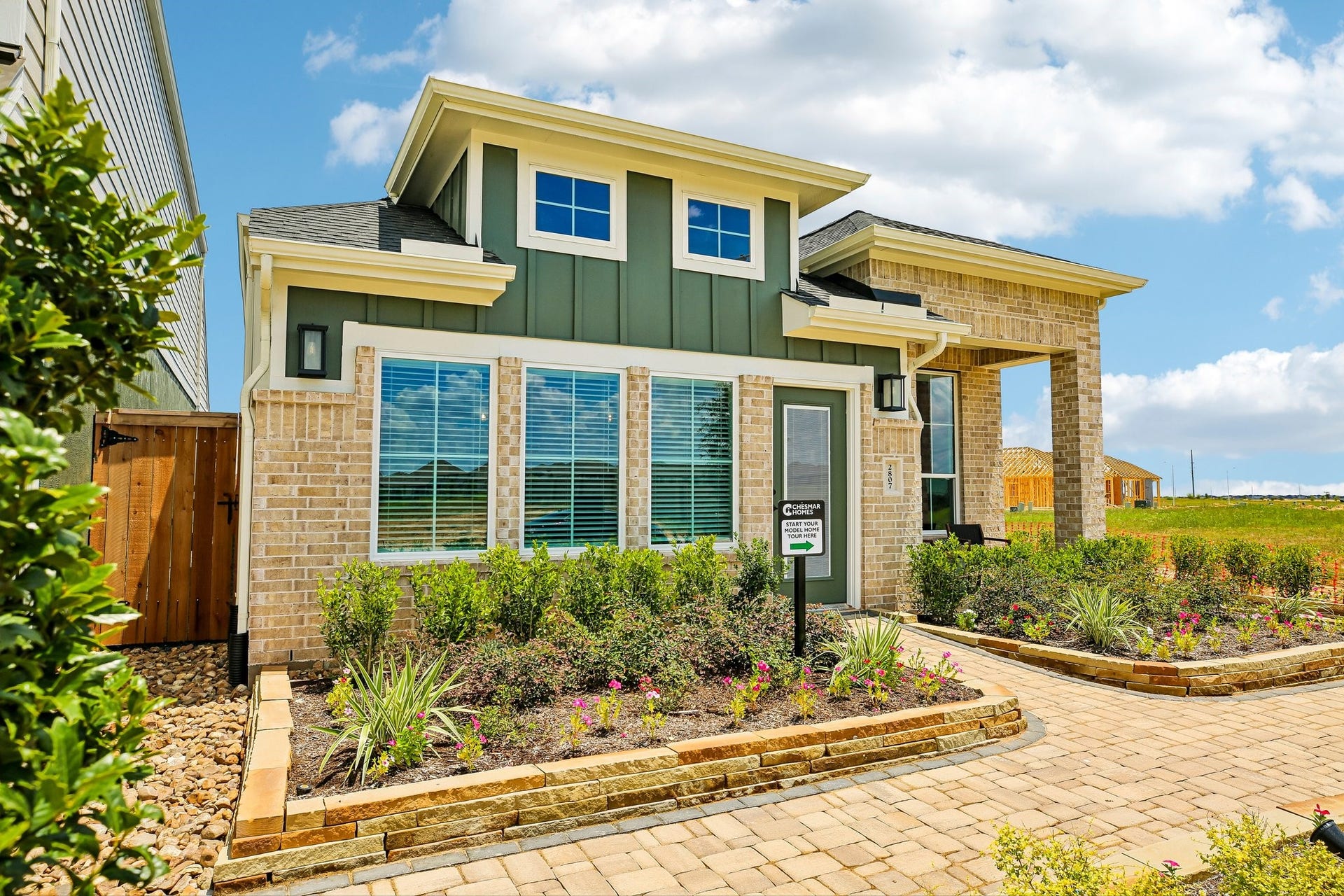 2838 Brandon Bluff Bend, Fulshear, TX 77441 Photos are REPRESENTATIVE of the home /floor plan and are NOT of the actual home. Selections, features, and room options vary.