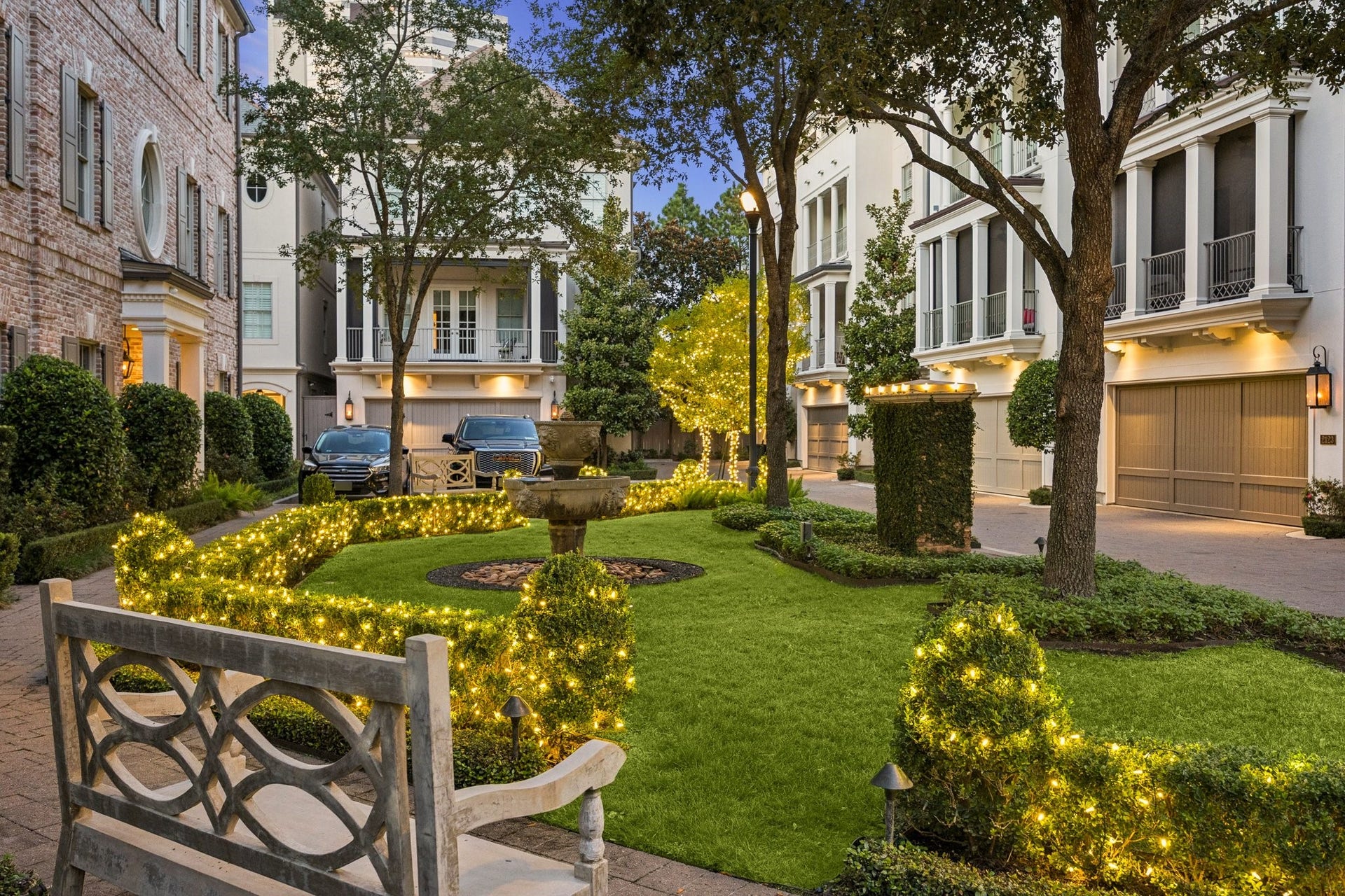 2131 Bancroft Street, Houston, TX 77027 Beautifully landscaped residents courtyard with mature trees, lush greenery, and inviting outdoor seating areasa peaceful retreat to enjoy the outdoors, with ample guest parking nearby.