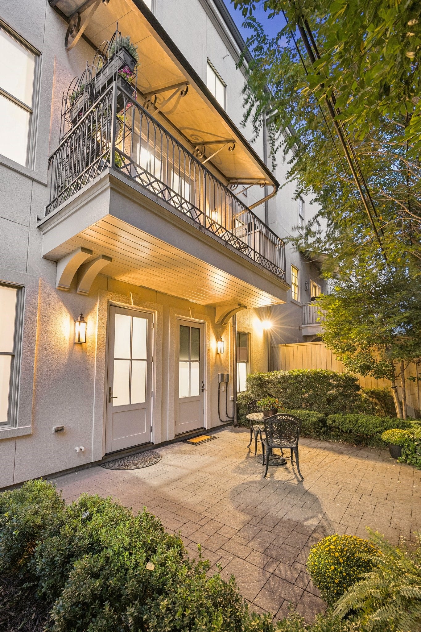 2131 Bancroft Street, Houston, TX 77027 Cozy, private backyard patio surrounded by lush landscaping, offering a charming outdoor retreat.