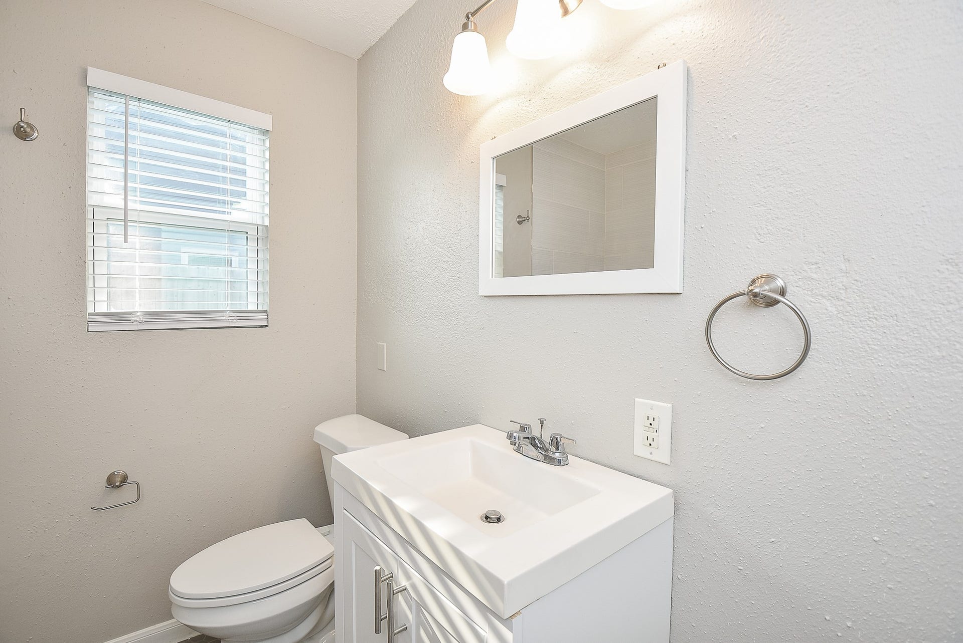3710 Dreyfus Street, Houston, TX 77021 3710 Dreyfus Street, Houston, TX 77021