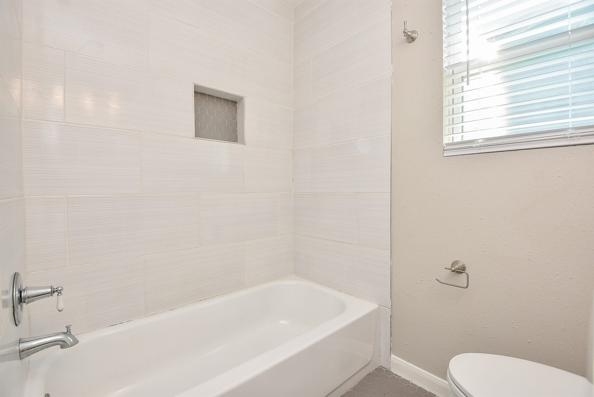 3710 Dreyfus Street, Houston, TX 77021 3710 Dreyfus Street, Houston, TX 77021