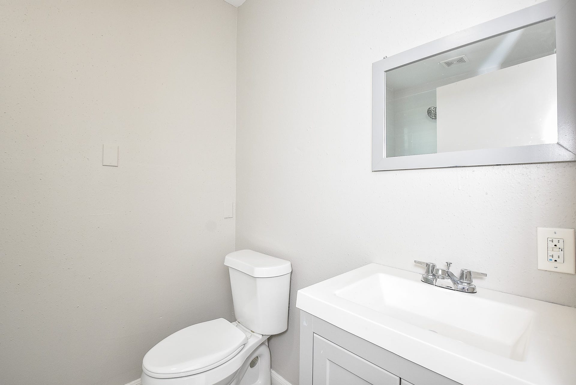 3710 Dreyfus Street, Houston, TX 77021 3710 Dreyfus Street, Houston, TX 77021