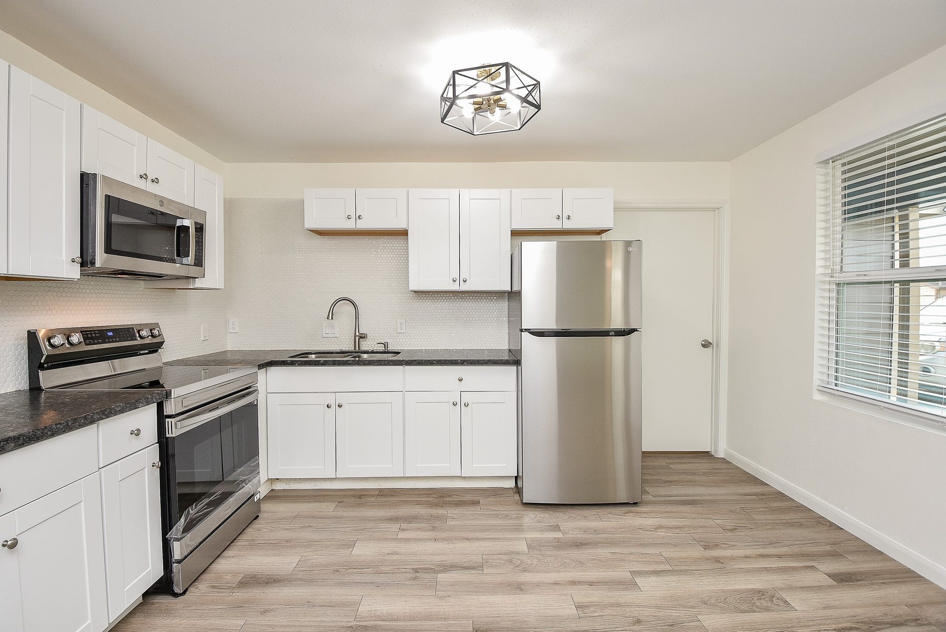 3710 Dreyfus Street, Houston, TX 77021 3710 Dreyfus Street, Houston, TX 77021