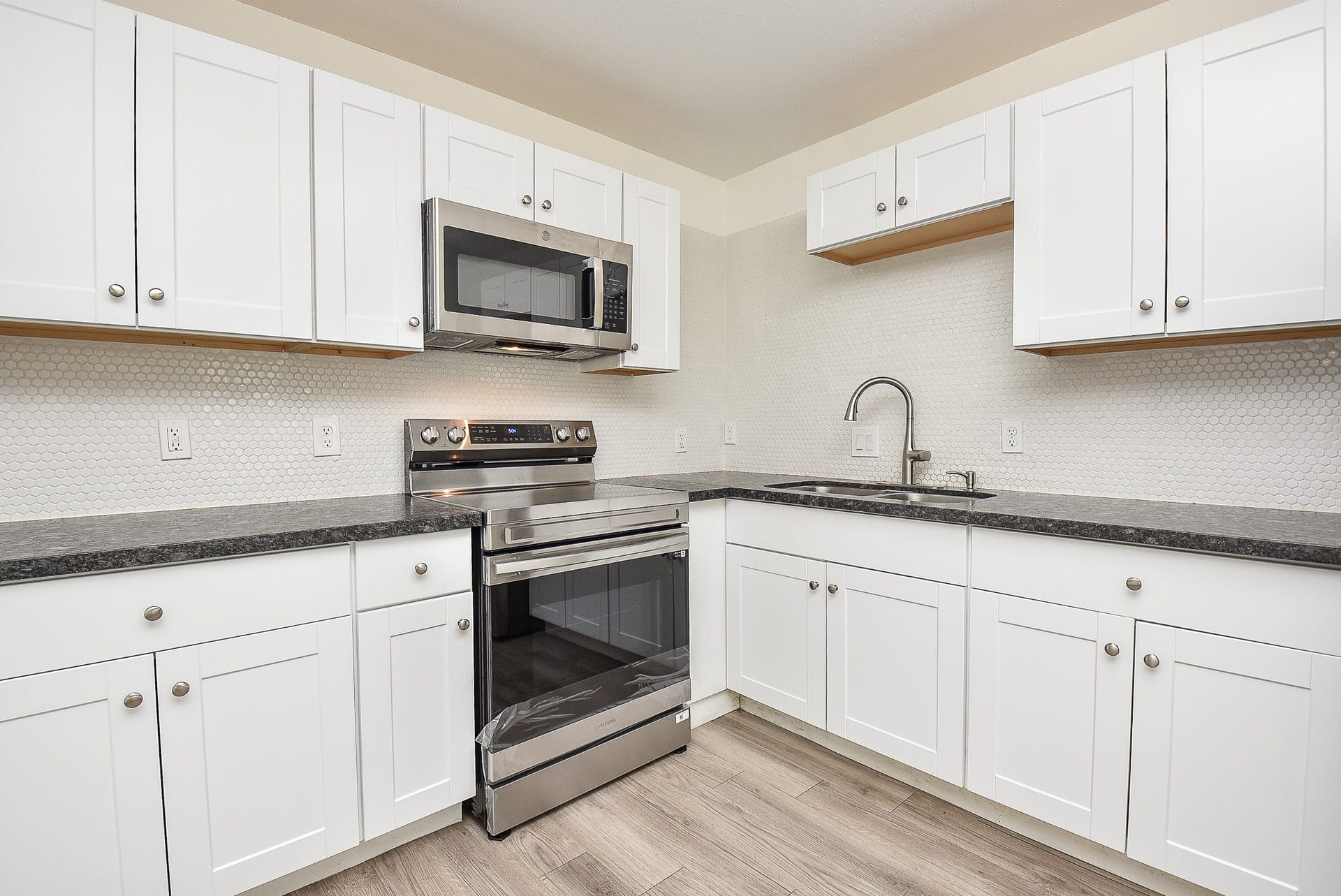 3710 Dreyfus Street, Houston, TX 77021 3710 Dreyfus Street, Houston, TX 77021
