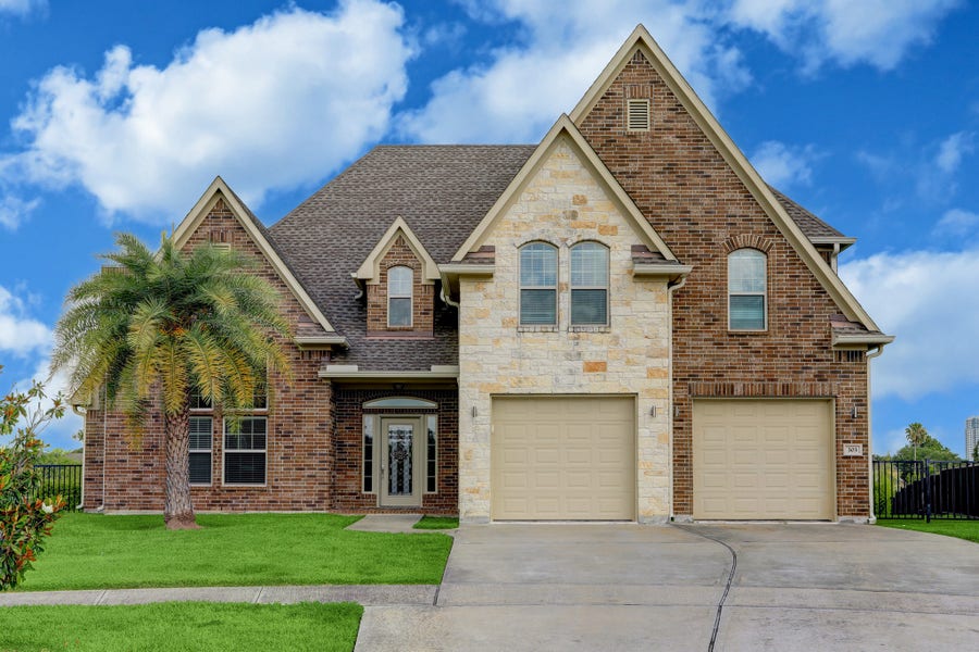 Property photo for 303 Twin Timbers Lane, Kemah, TX