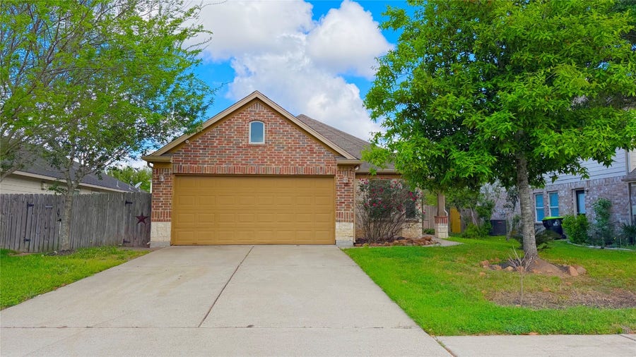 Property photo for 2102 Indian Clearing Trail, Rosenberg, TX