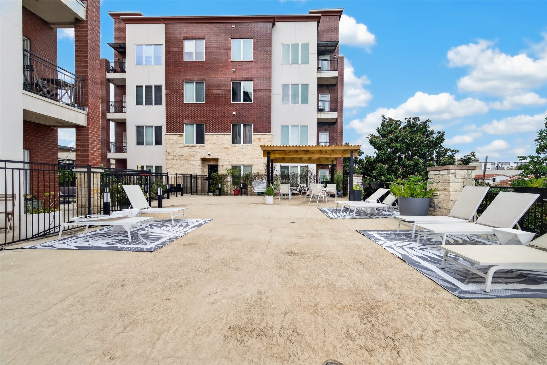 100 Willard Street, #21, Houston, TX 77006 100 Willard Street, #21, Houston, TX 77006