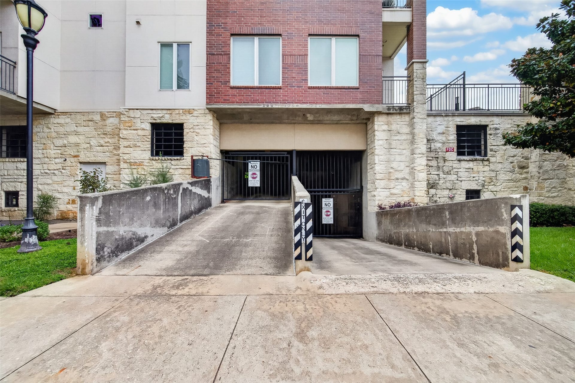 100 Willard Street, #21, Houston, TX 77006 100 Willard Street, #21, Houston, TX 77006