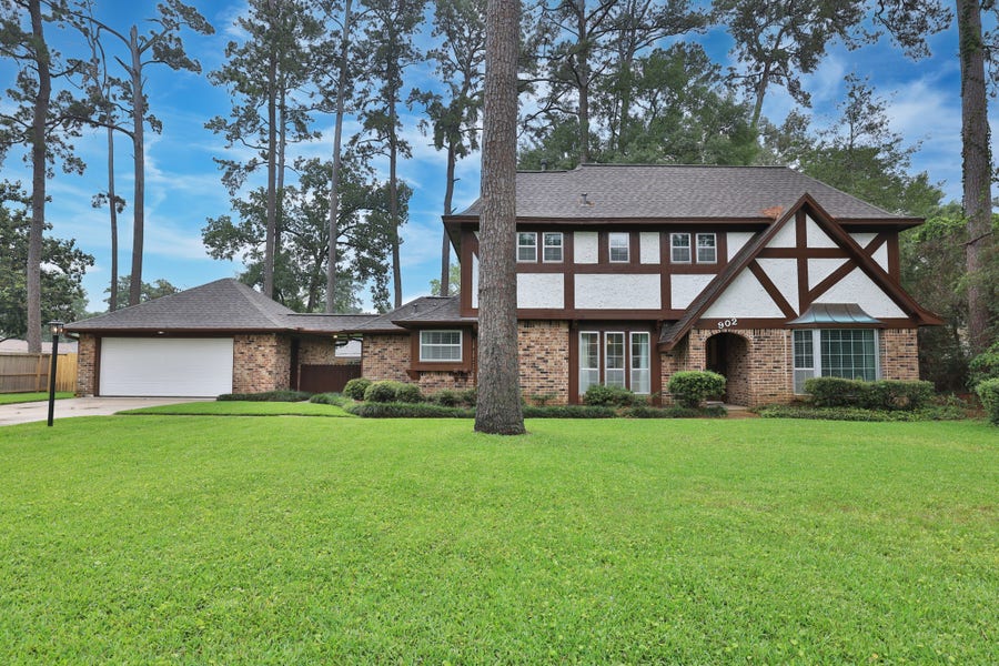 Property photo for 902 Castle Hill Trail, Kingwood, TX
