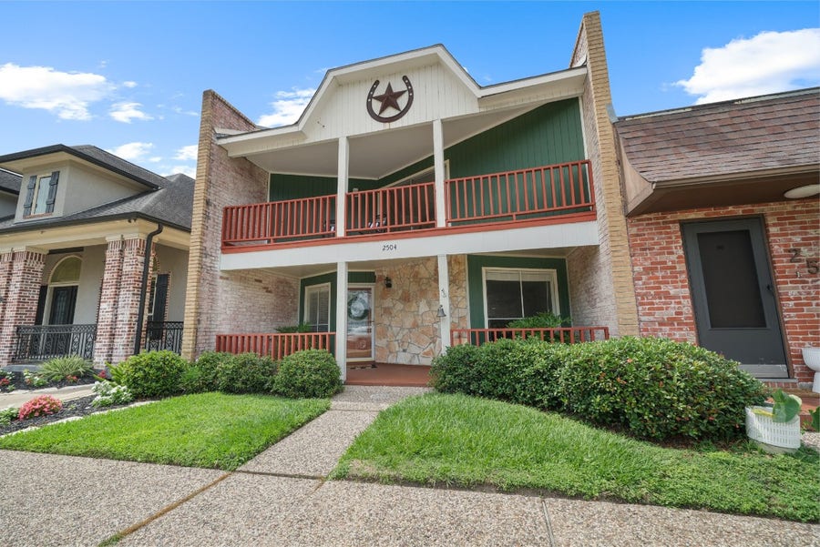 Property photo for 2504 Country Club Drive, Pearland, TX