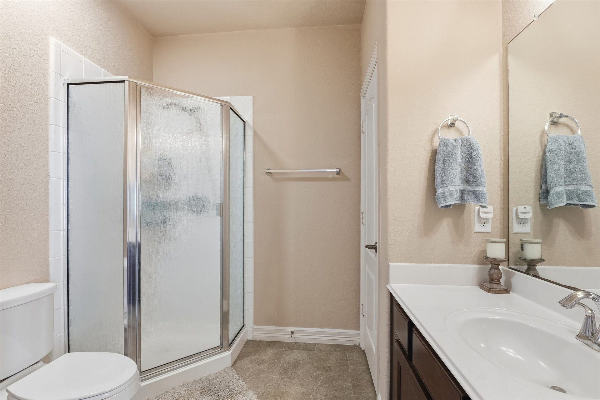21615 Hansom Drive, Porter, TX 77365 Downstairs Full Bathroom next to the office.
