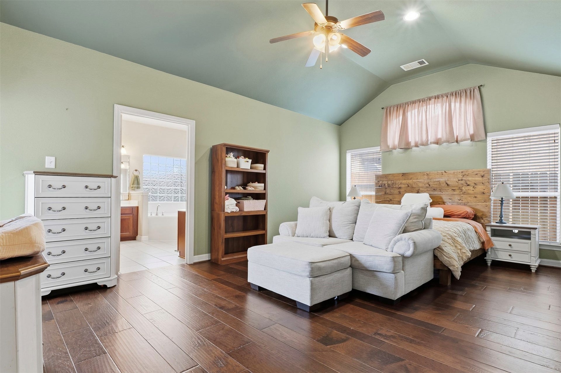 21615 Hansom Drive, Porter, TX 77365 21615 Hansom Drive, Porter, TX 77365