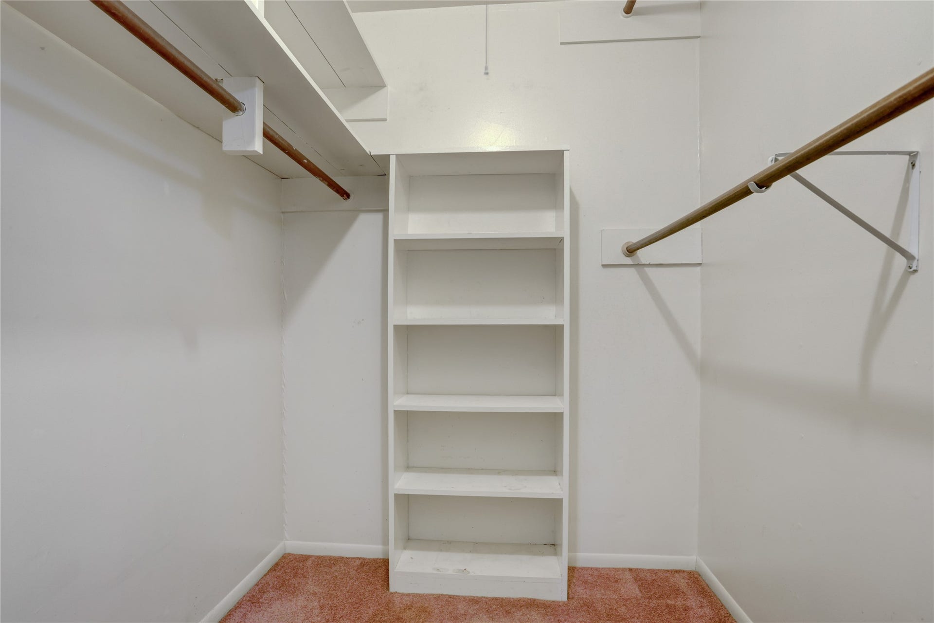 105 Hillcrest Drive, Alvin, TX 77511 closet in bedroom