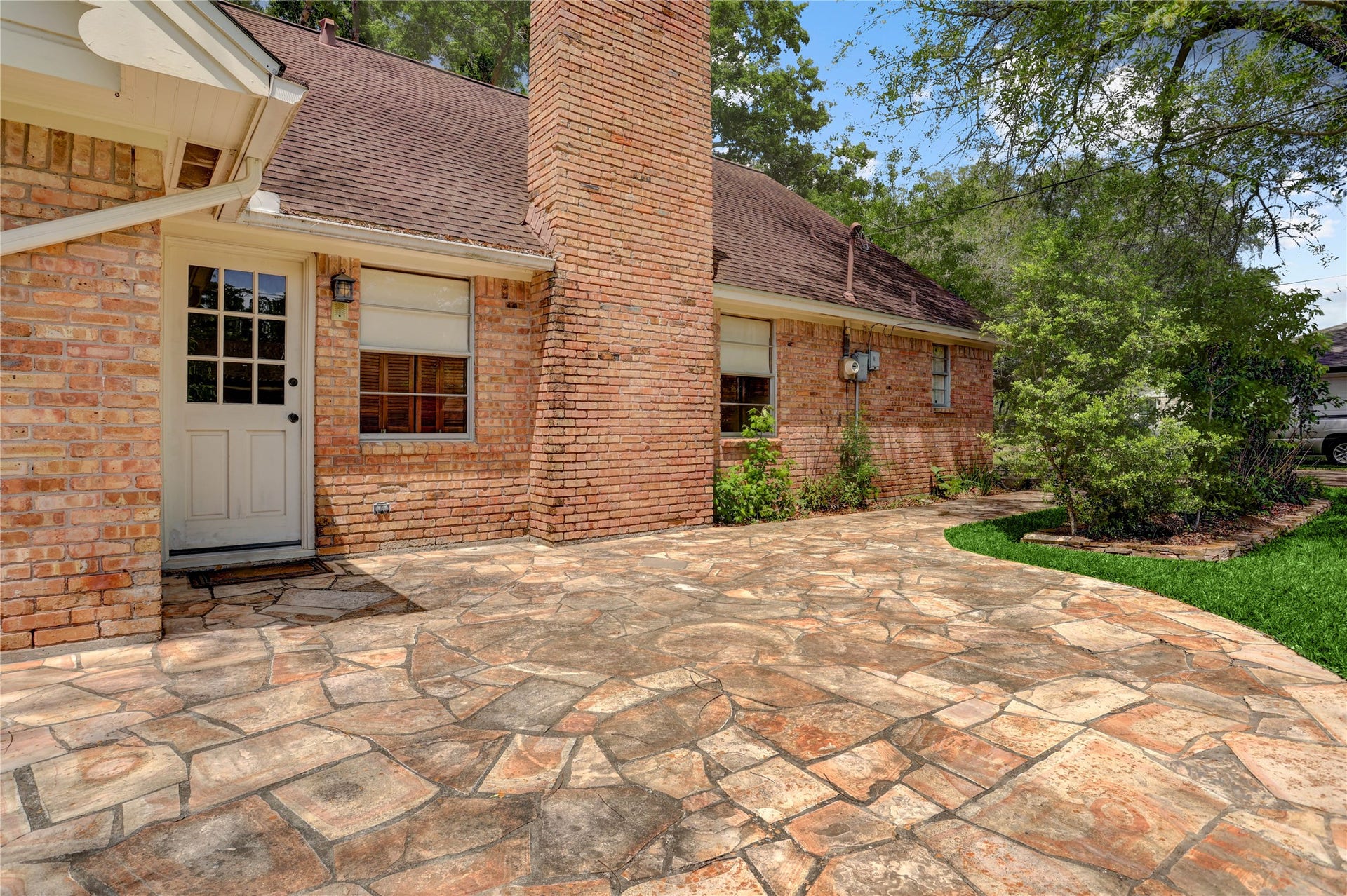105 Hillcrest Drive, Alvin, TX 77511 Tile back porch area