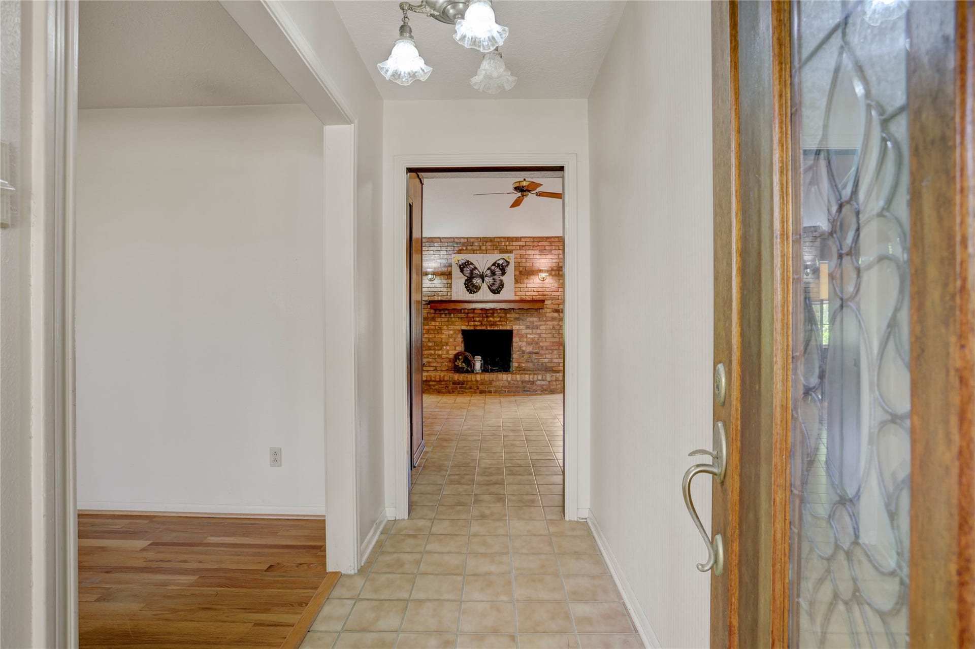 105 Hillcrest Drive, Alvin, TX 77511 Front door/entry view