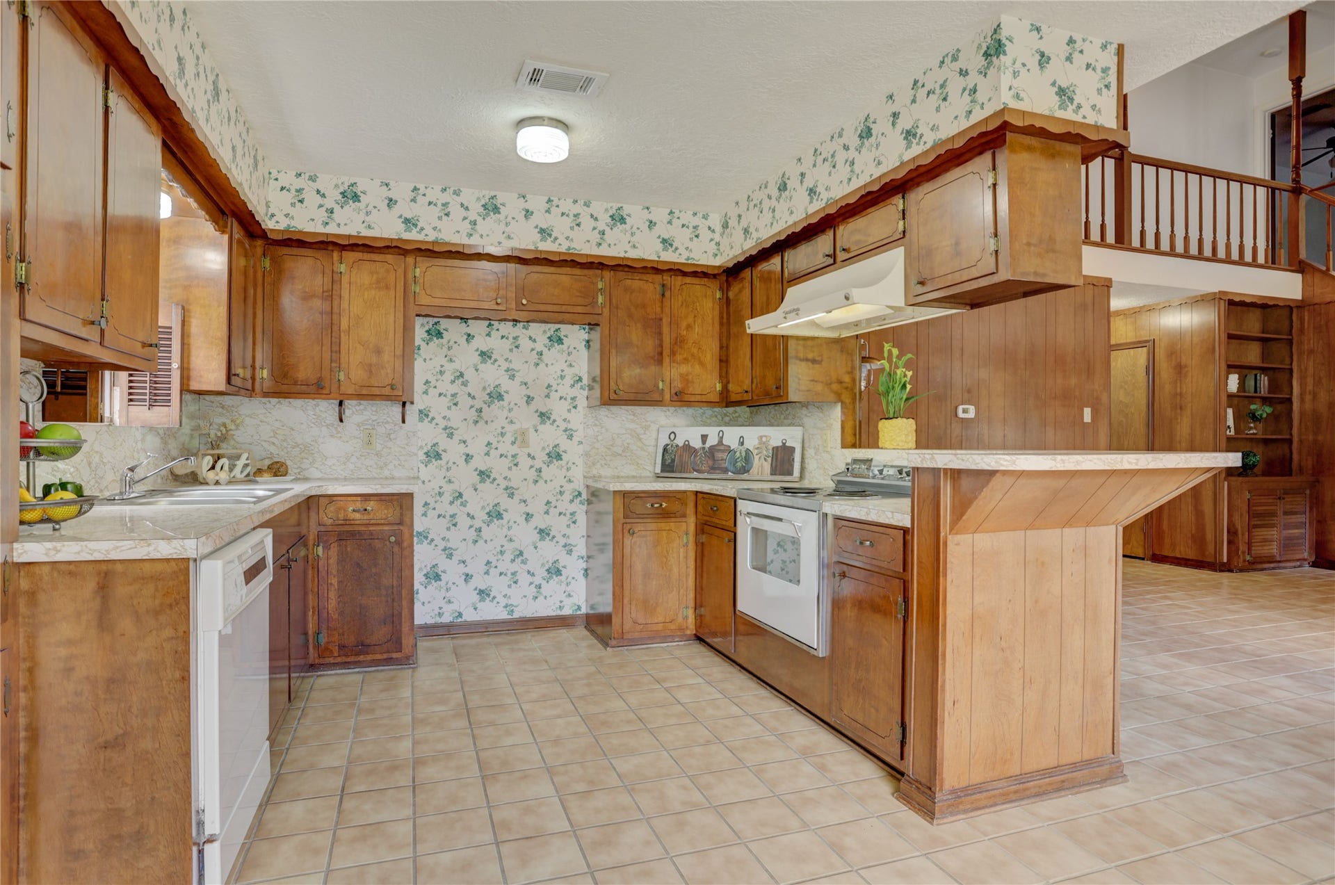105 Hillcrest Drive, Alvin, TX 77511 Kitchen
