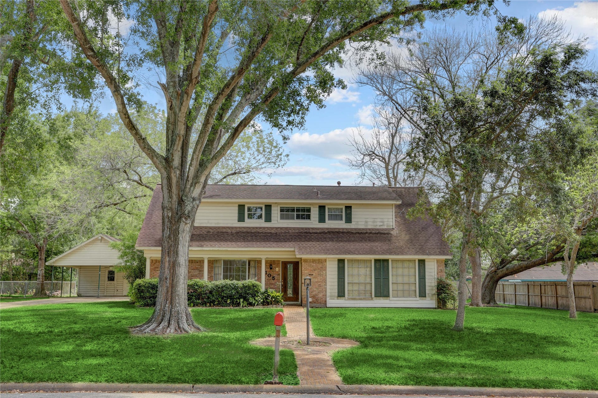 105 Hillcrest Drive, Alvin, TX 77511 Welcome Home!