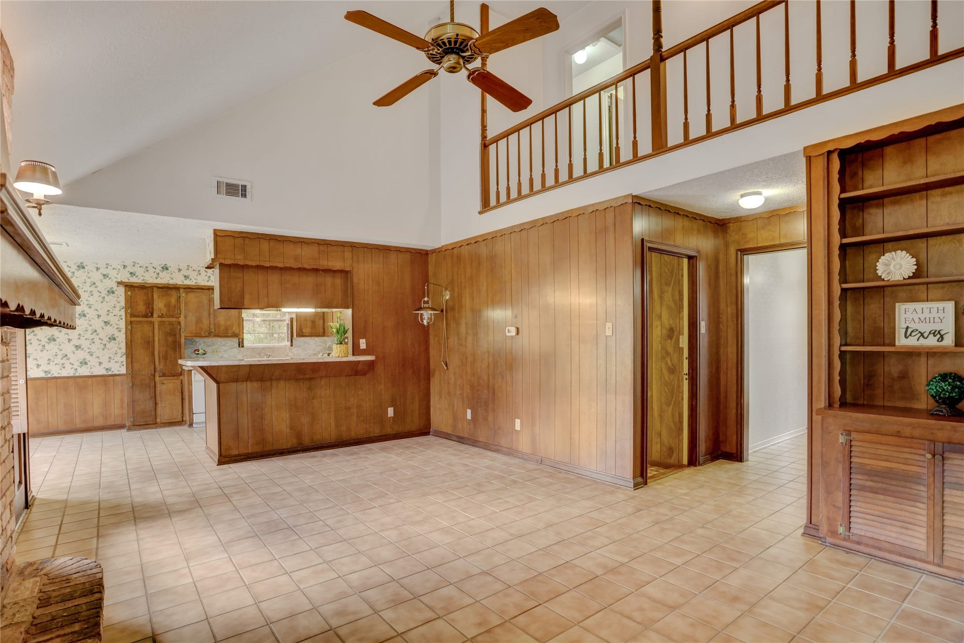 105 Hillcrest Drive, Alvin, TX 77511 Den area