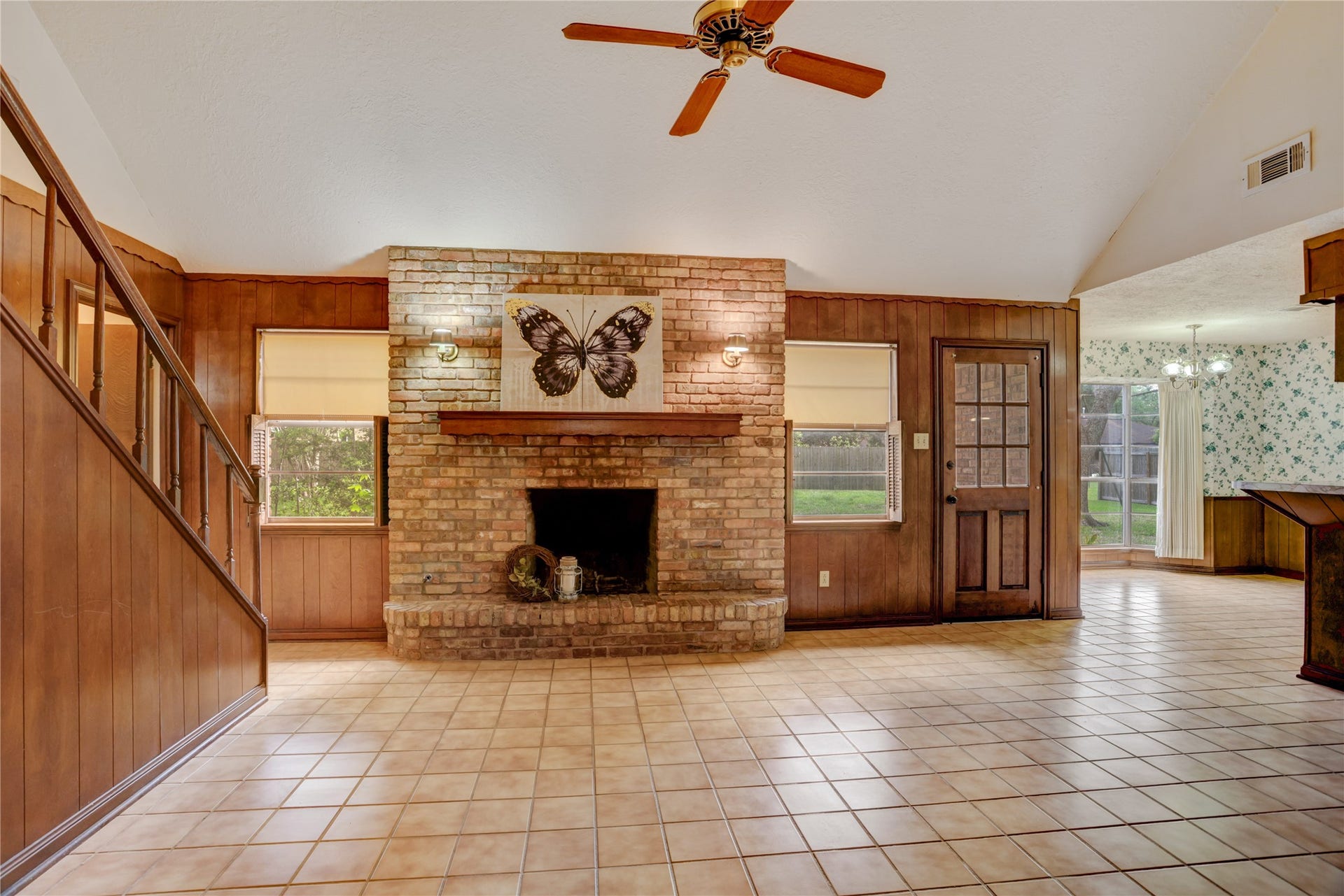 105 Hillcrest Drive, Alvin, TX 77511 Massive brick fireplace
