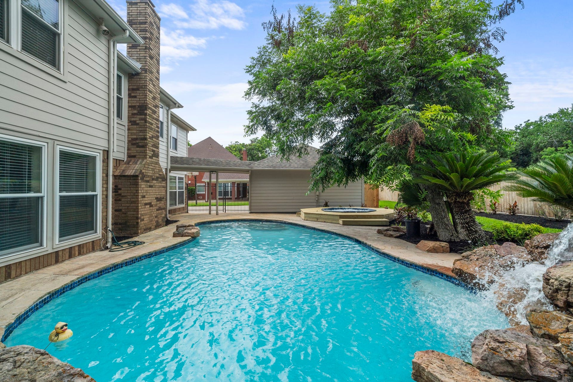 75 Stalybridge Street, Sugar Land, TX 77479 Expansive decking provides plenty of room for lounging, dining & enjoying the outdoors.