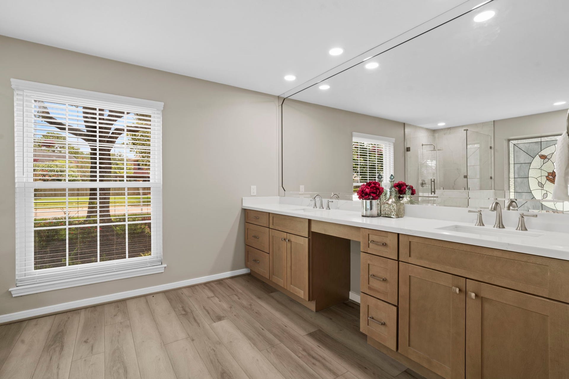 75 Stalybridge Street, Sugar Land, TX 77479 The completely renovated primary bath showcases an expansive custom vanity topped with quartz, dual sinks & an impressive oversized mirror. Thoughtful cabinetry provides abundant storage while maintaining a clean, refined aesthetic.