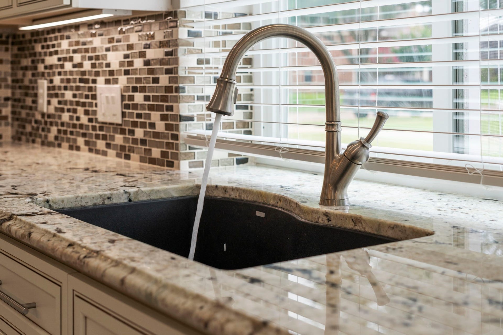 75 Stalybridge Street, Sugar Land, TX 77479 A deep undermount sink paired with a pull-down faucet offers everyday functionality.