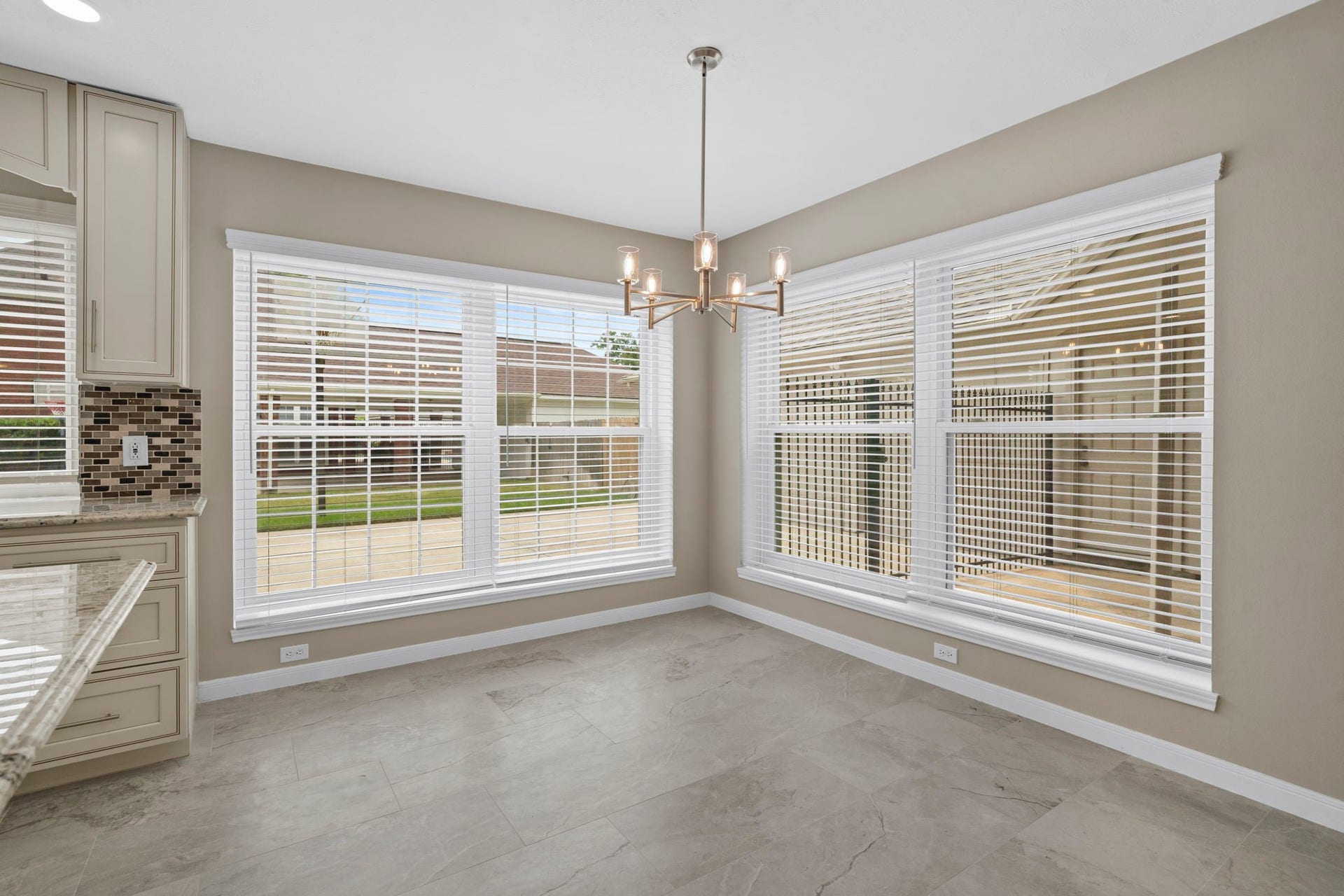 75 Stalybridge Street, Sugar Land, TX 77479 The adjoining breakfast area is surrounded by oversized windows, creating a bright & inviting space for casual dining. Designer lighting adds a polished finishing touch.