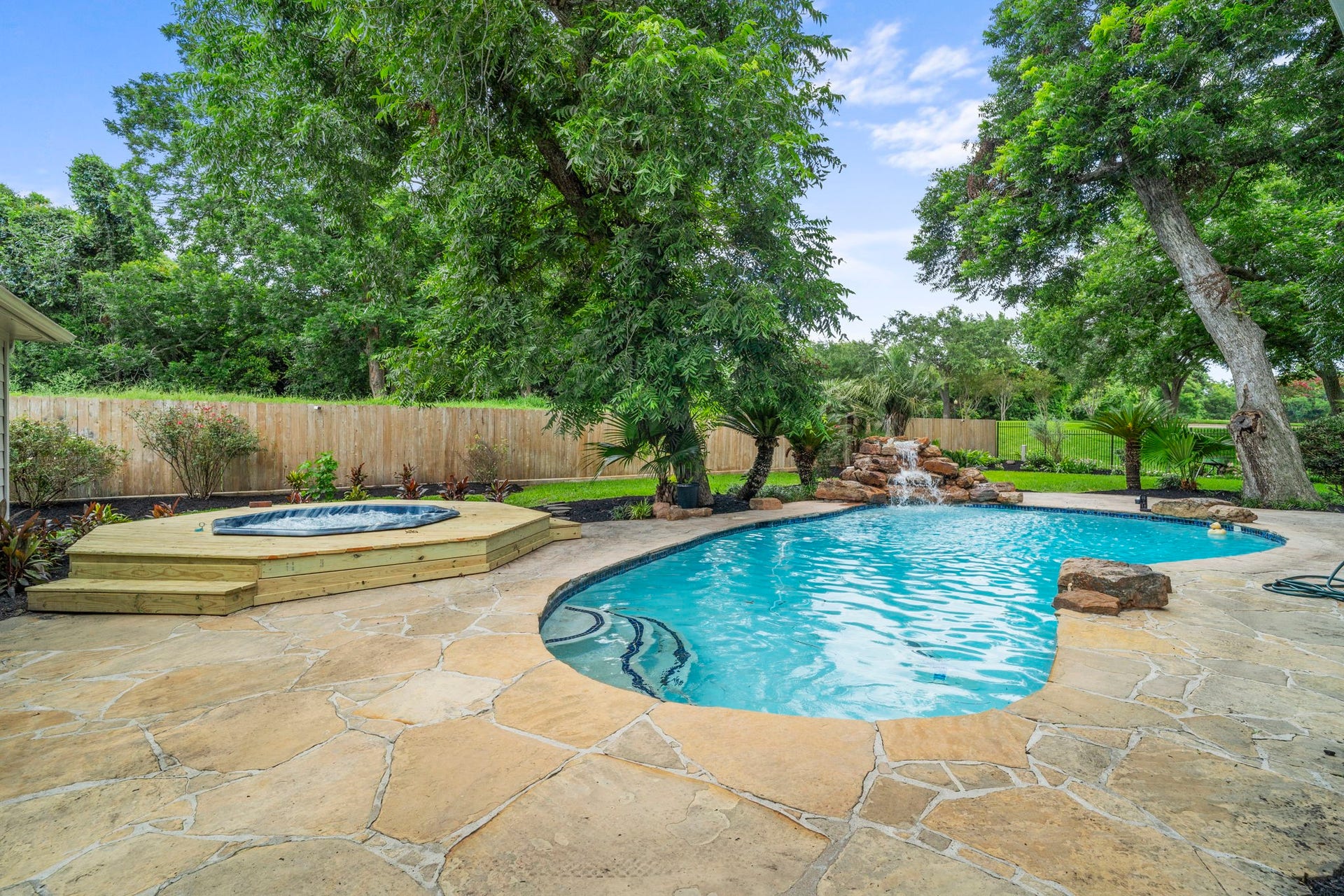 75 Stalybridge Street, Sugar Land, TX 77479 A rebuilt & refinished hot tub deck complements the expansive pool area.