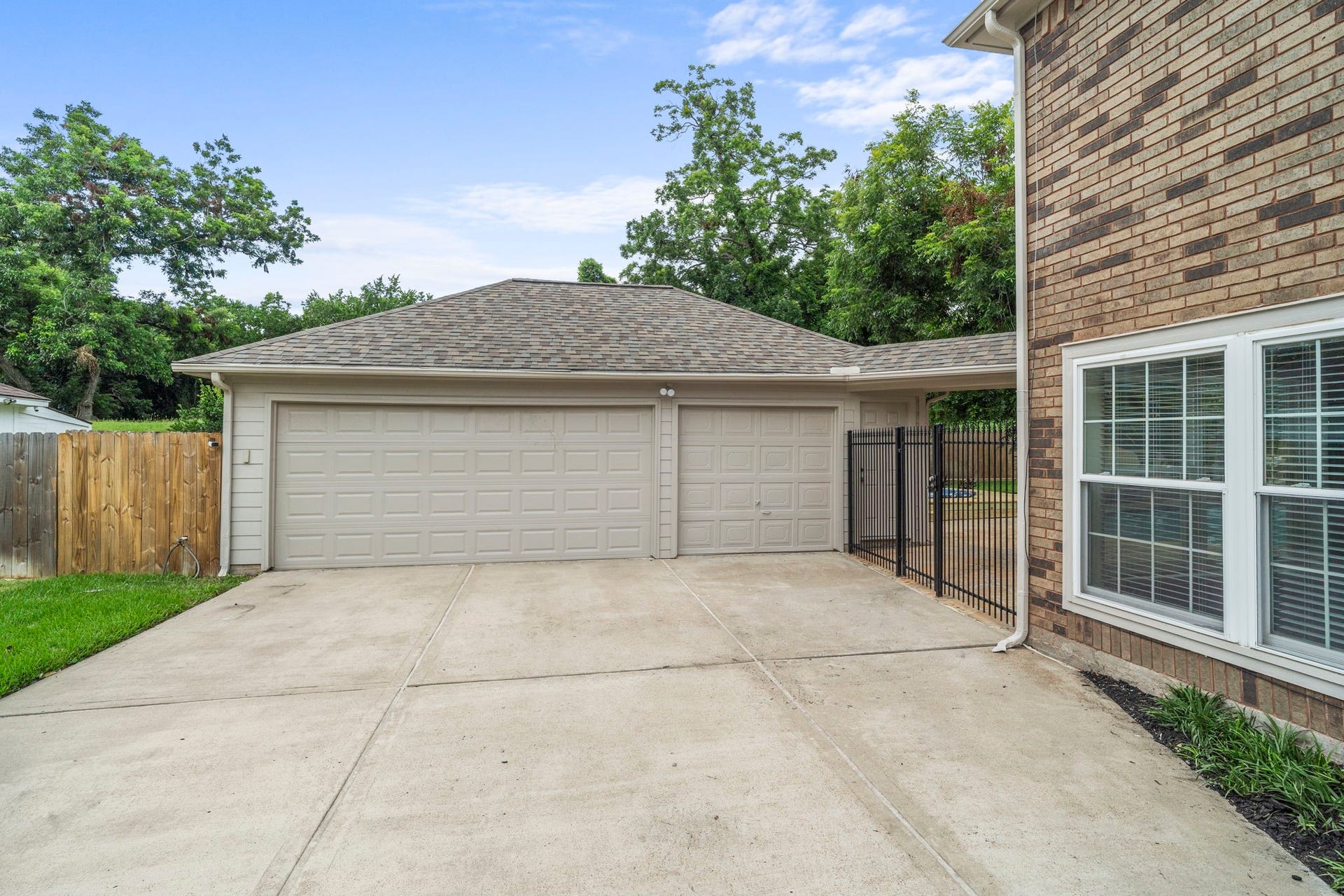 75 Stalybridge Street, Sugar Land, TX 77479 A detached 3-car garage provides exceptional parking & storage, with gated access connecting directly to the backyard.