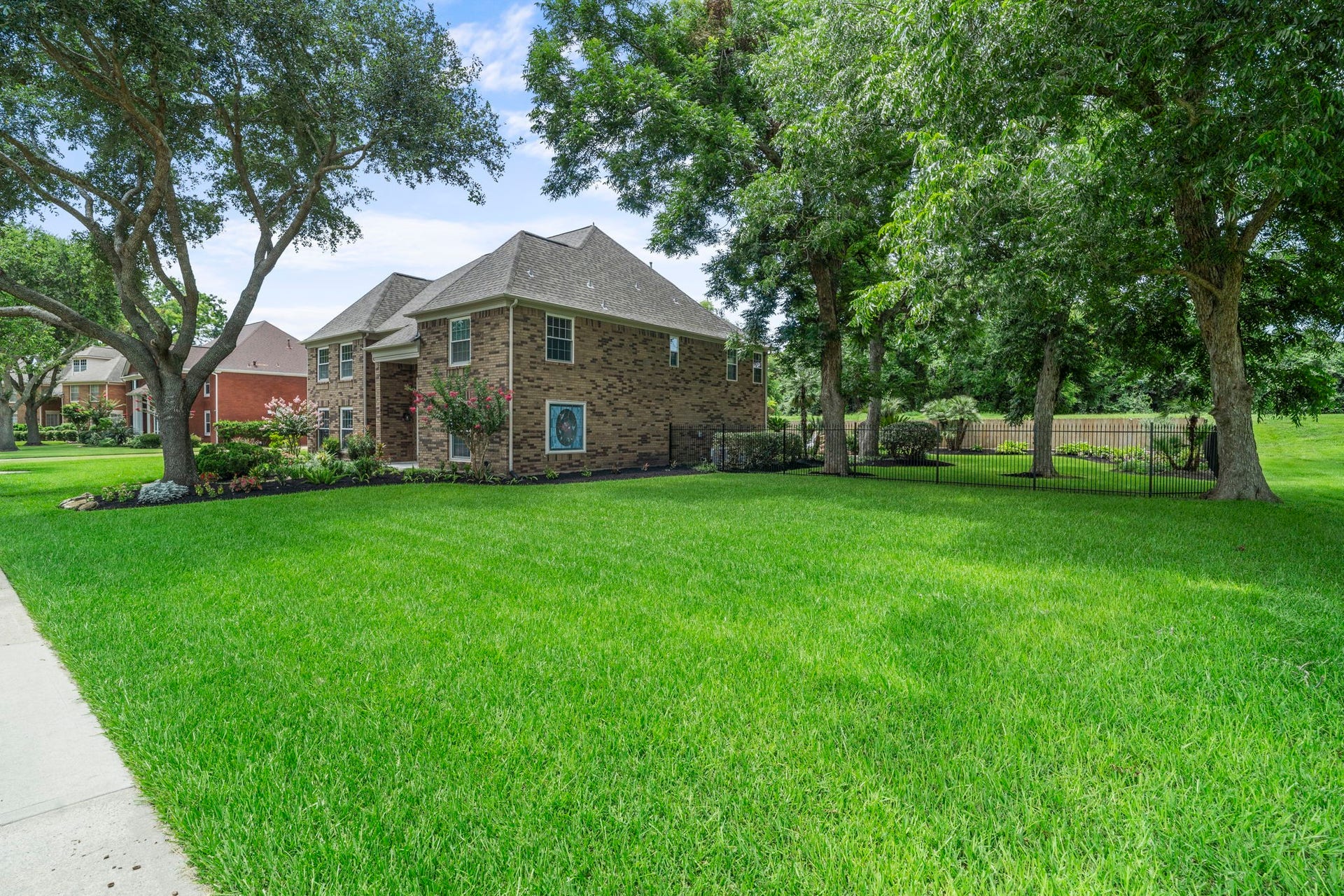 75 Stalybridge Street, Sugar Land, TX 77479 An expansive corner lot offers an impressive amount of green space, framed by mature trees & beautifully maintained landscaping.
