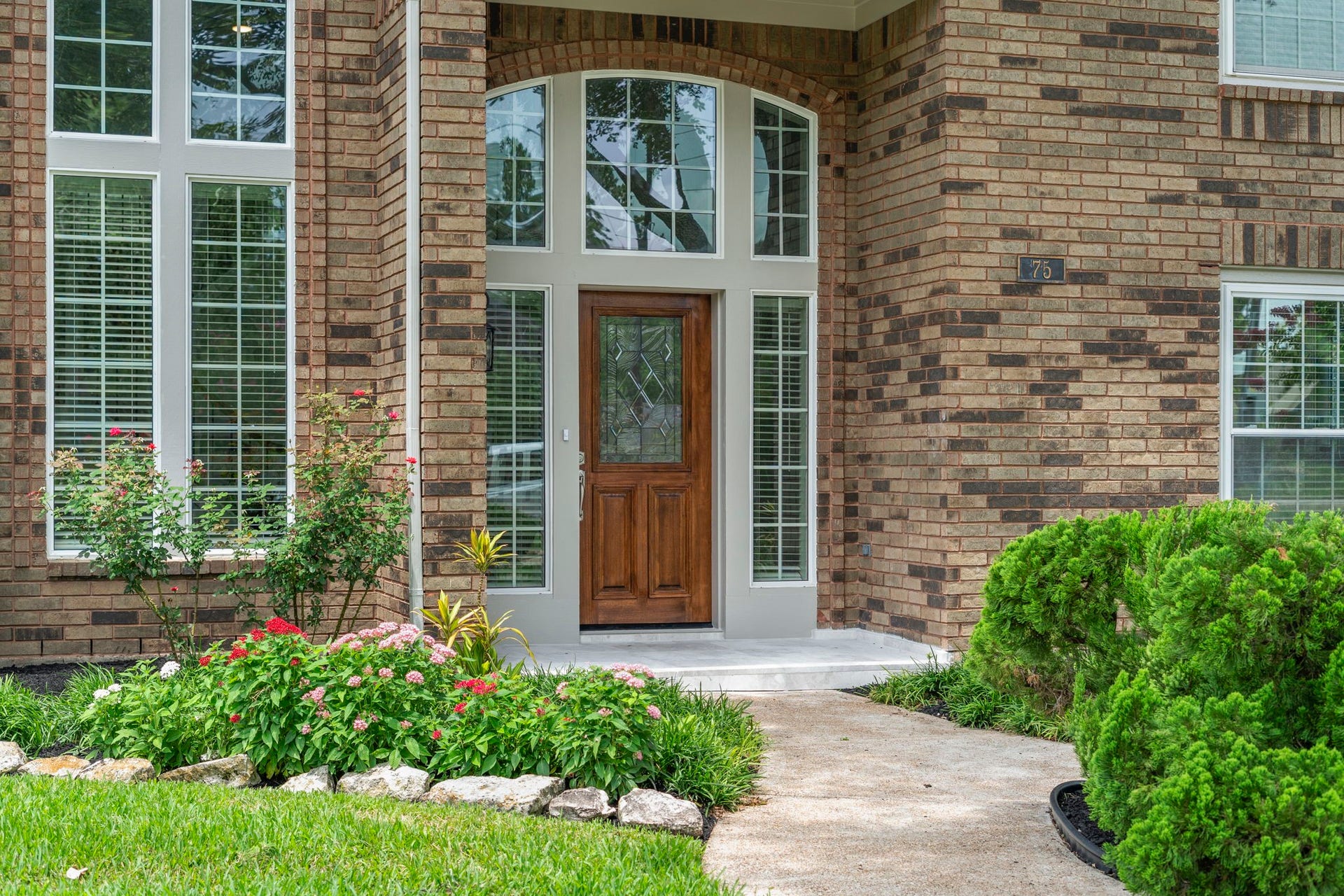 75 Stalybridge Street, Sugar Land, TX 77479 The refreshed front entry welcomes you with a new solid wood door & hardware, framed by dramatic two-story windows that fill the foyer with natural light.