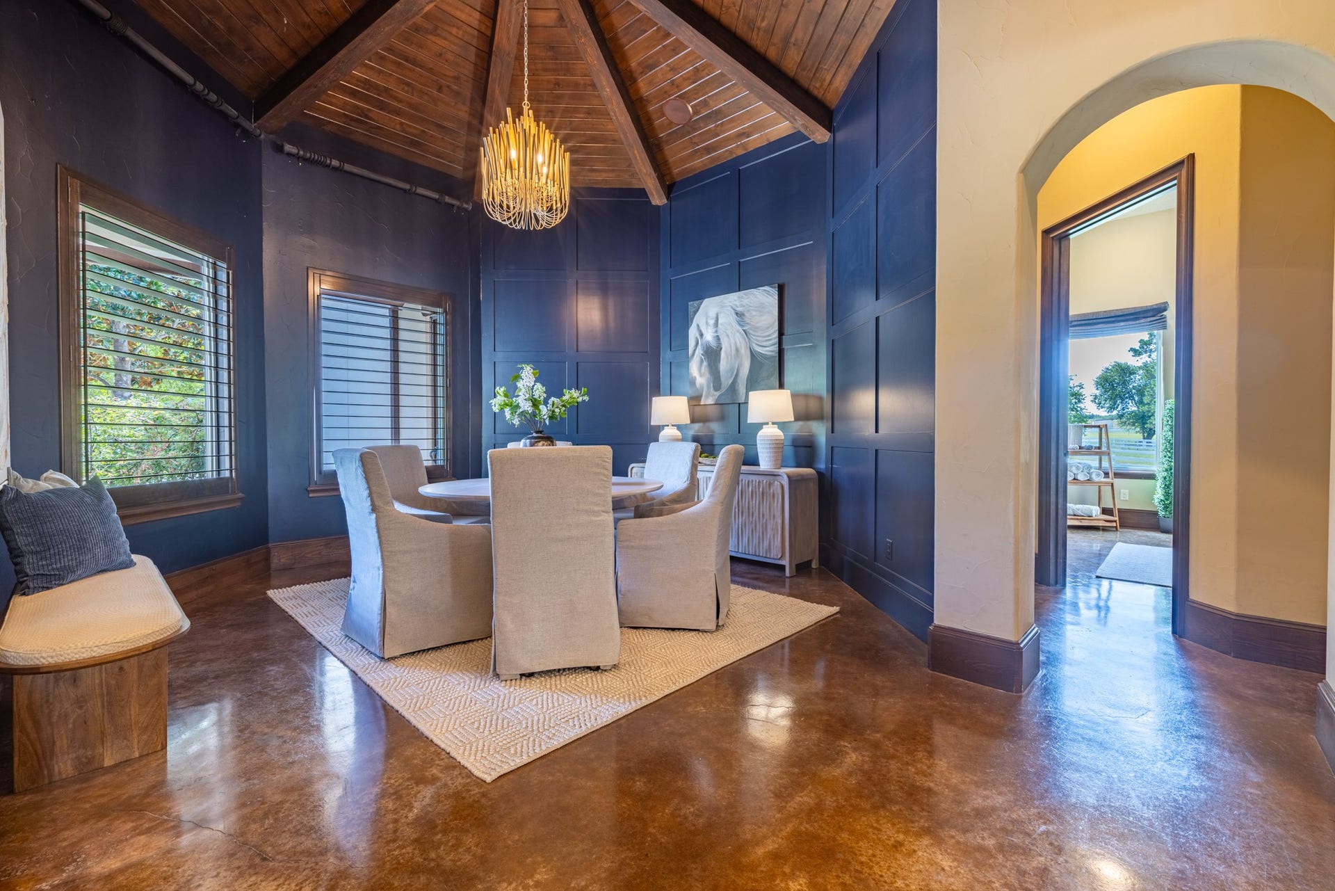 24005 Old Dobbin Plantersville Road, Montgomery, TX 77316 A dramatic dining room created for candlelit dinners, family celebrations and stories shared over dessert.