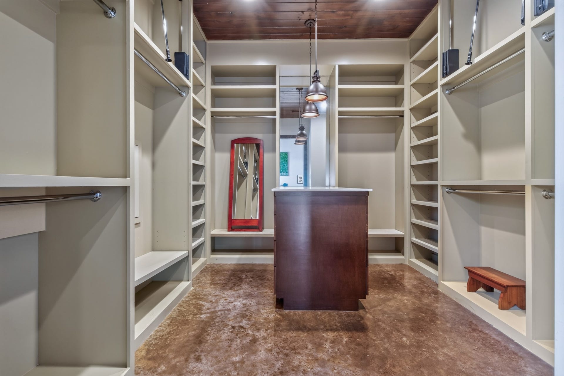 24005 Old Dobbin Plantersville Road, Montgomery, TX 77316 The boutique-style closet pairs abundant organization with the luxury of a central island.