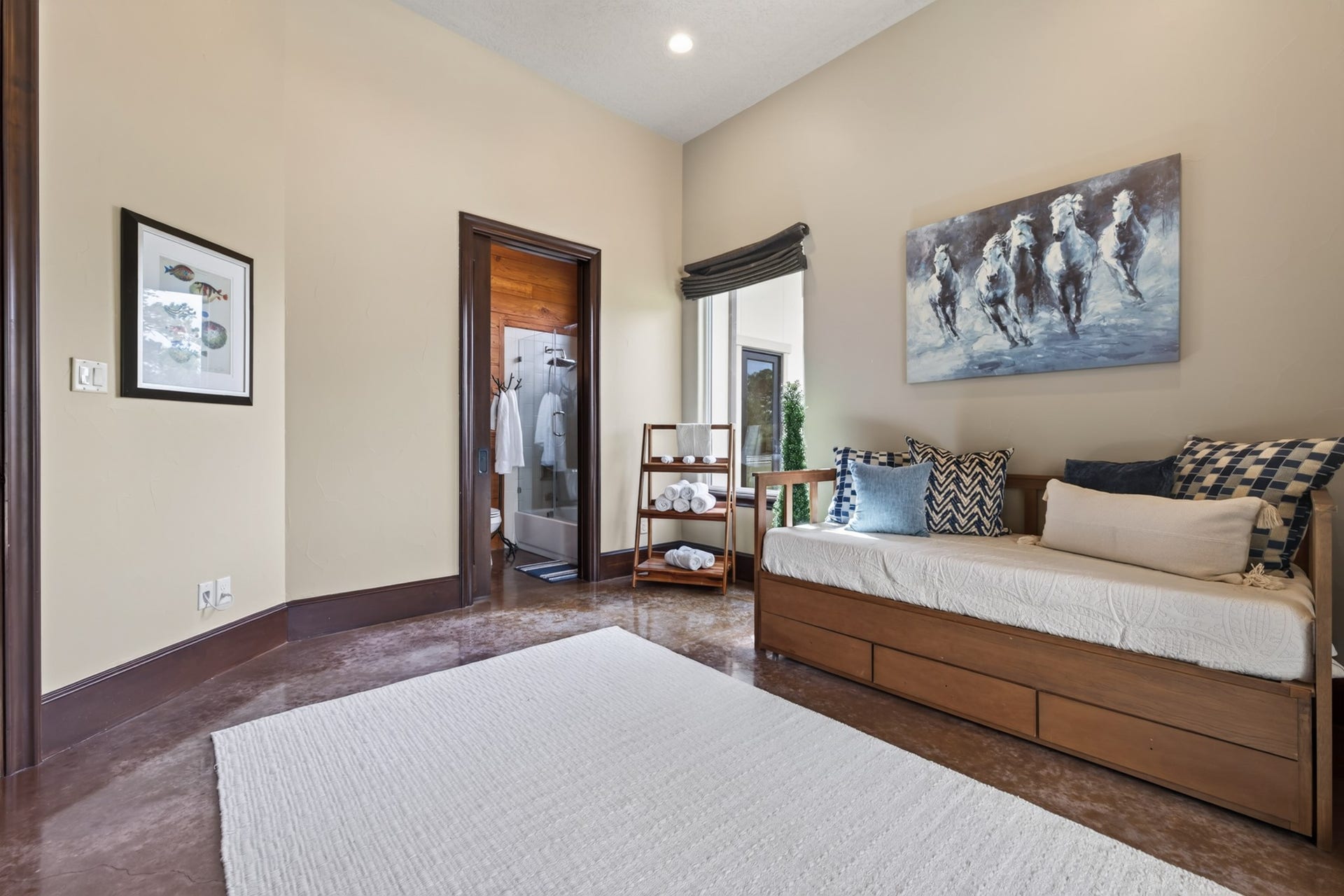 24005 Old Dobbin Plantersville Road, Montgomery, TX 77316 Steps from the pool, this flexible guest suite makes carefree weekends feel effortless.